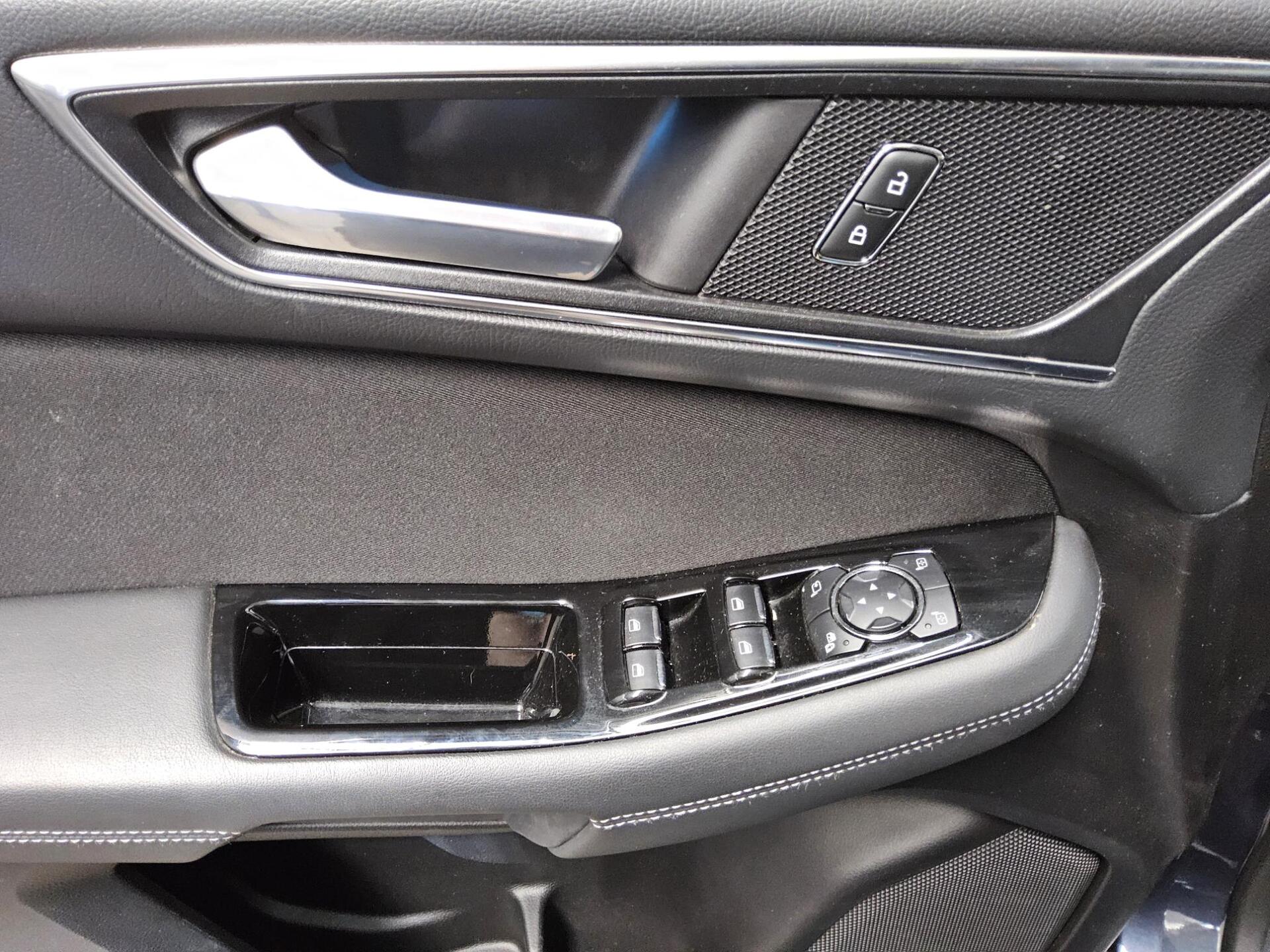 Ford S-Max 2.0 EB Titanium Navi LED Kamera DAB Shz 9