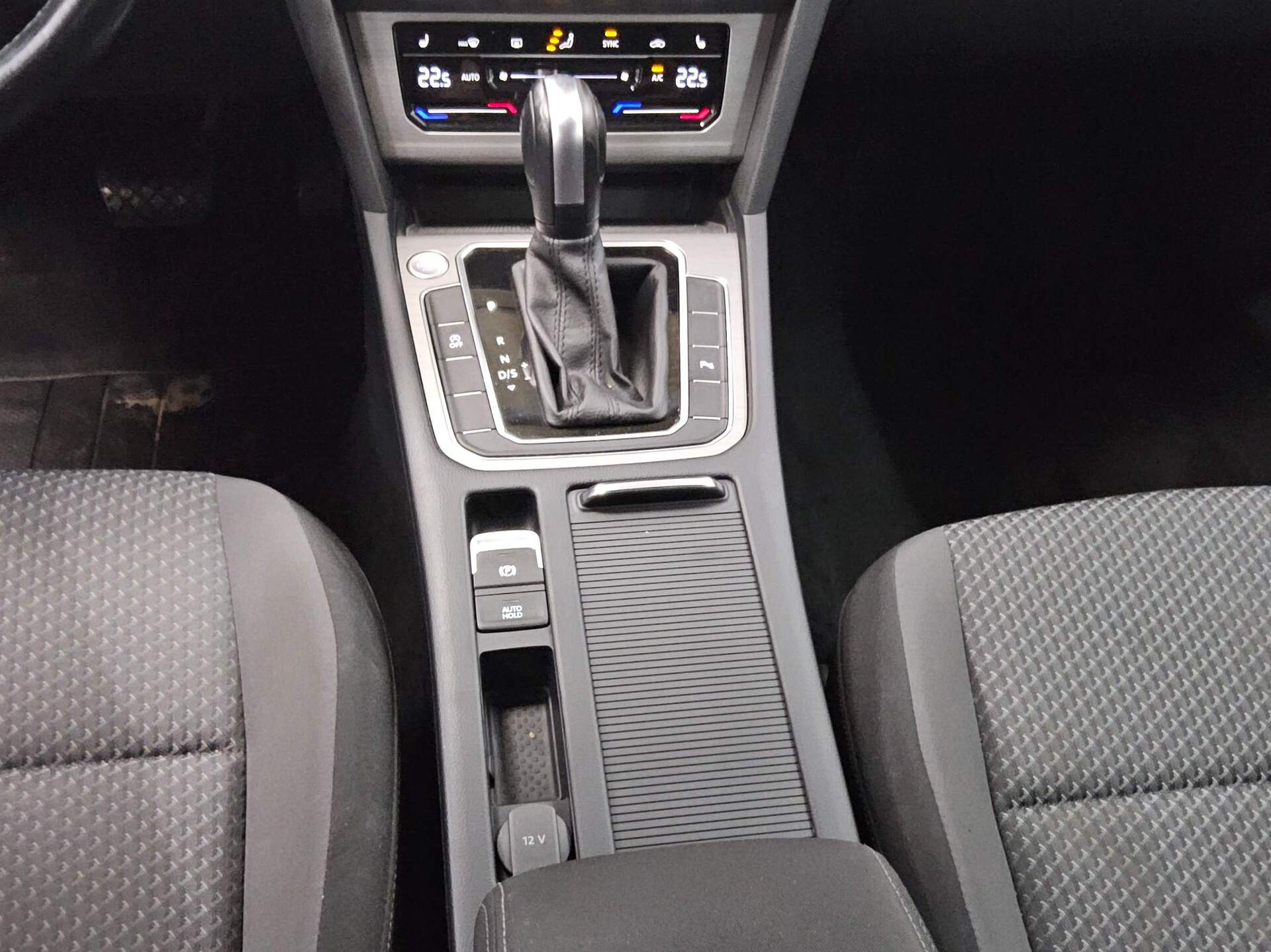 Volkswagen Passat Var. 2.0 TDI Navi LED AHK RFK ACC 6