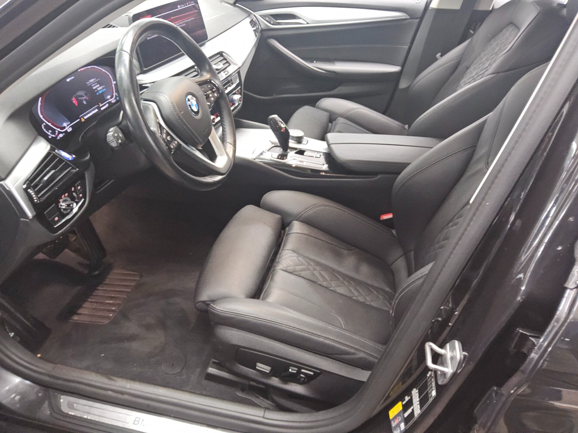 BMW 530e Touring e Leder Navi LED LC-Prof RFK AHK 9