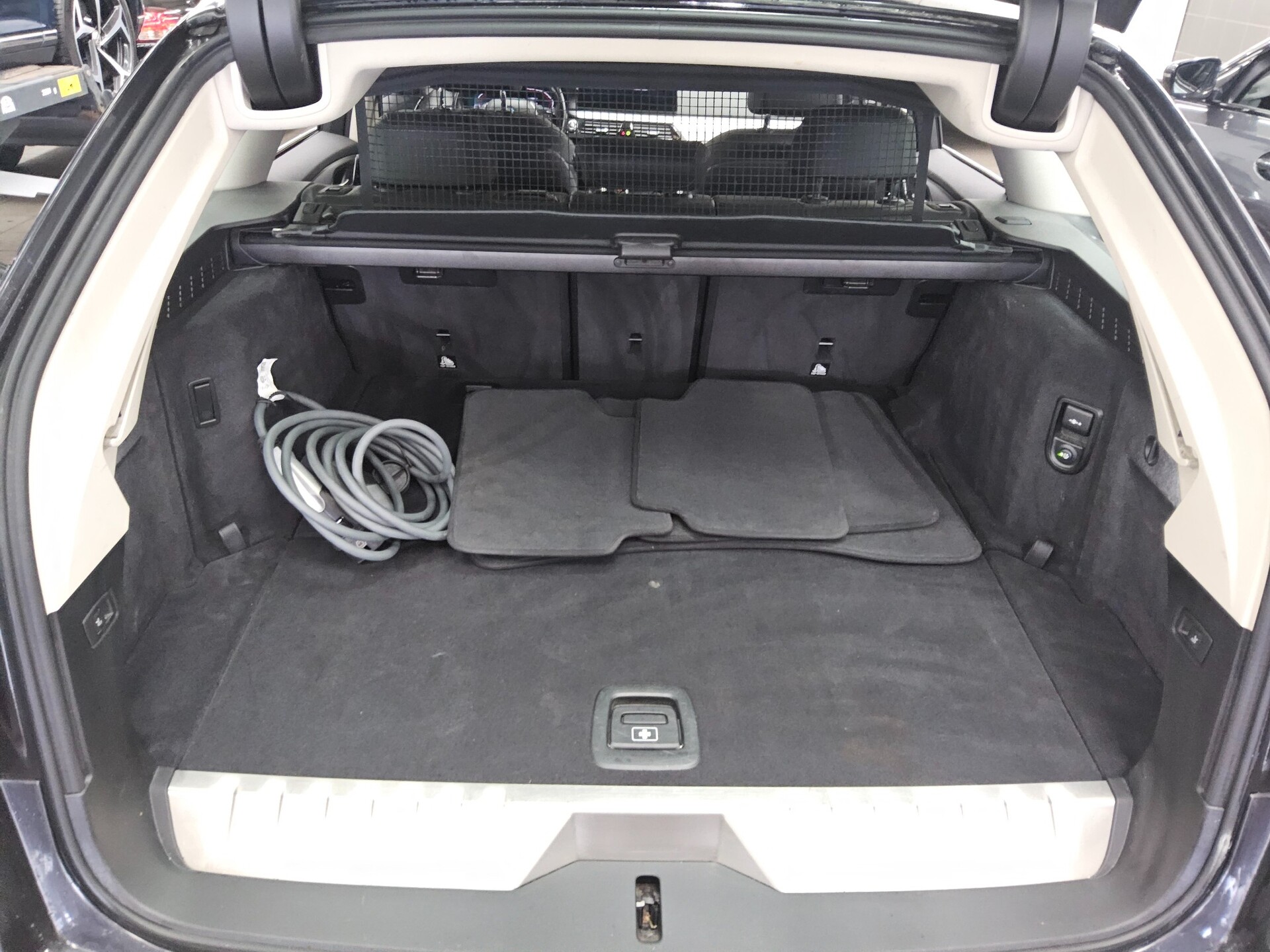 BMW 530e Touring e Leder Navi LED LC-Prof RFK AHK 12