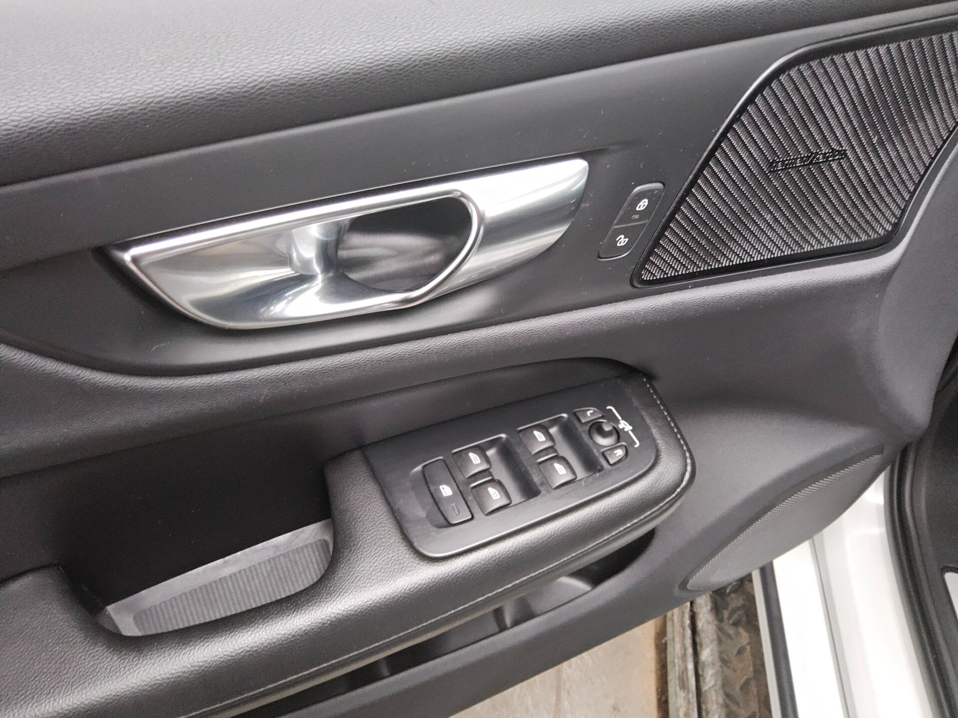 Volvo V60 T6 AWD Inscription Navi Pano LED AHK RFK 9