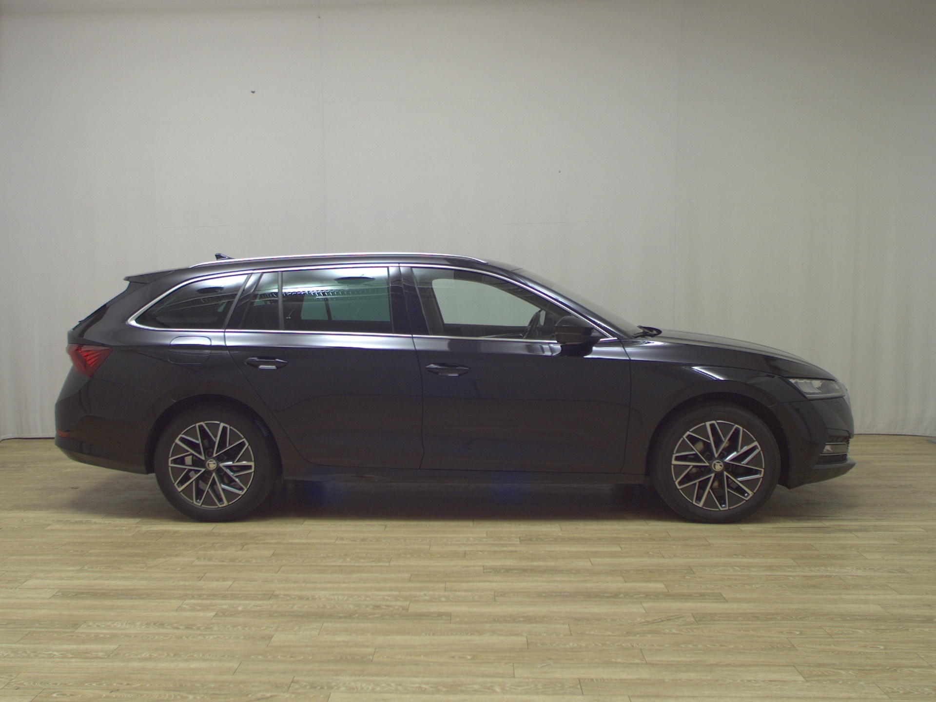 Skoda Octavia Kombi 2.0 TDI Style T-Leder Navi LED vc