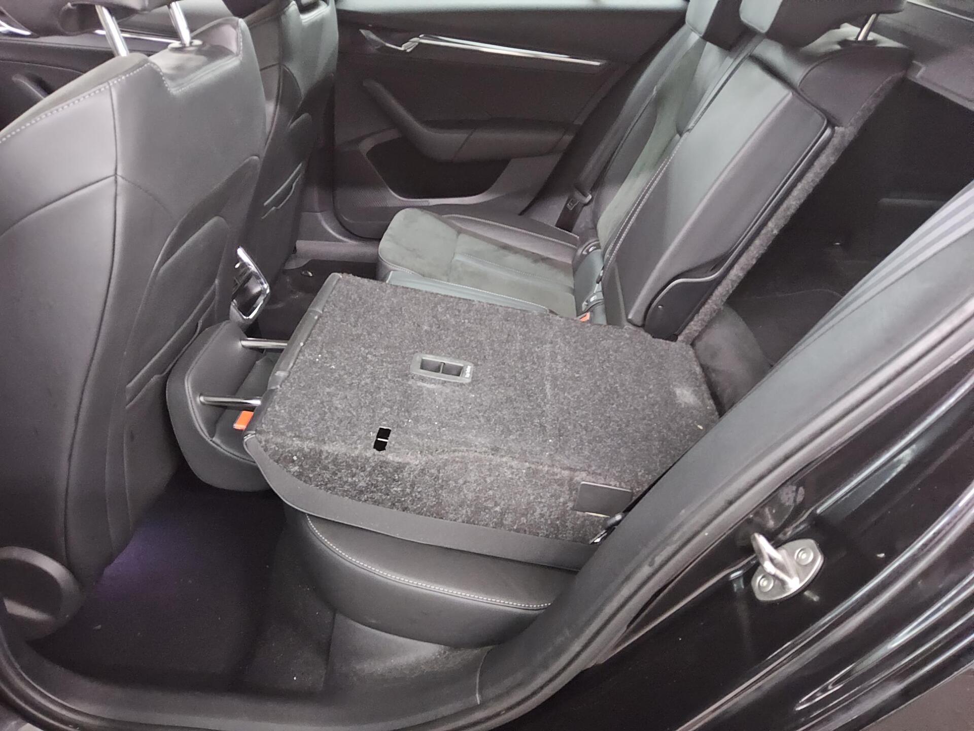 Skoda Octavia Kombi 2.0 TDI Style T-Leder Navi LED vc 13