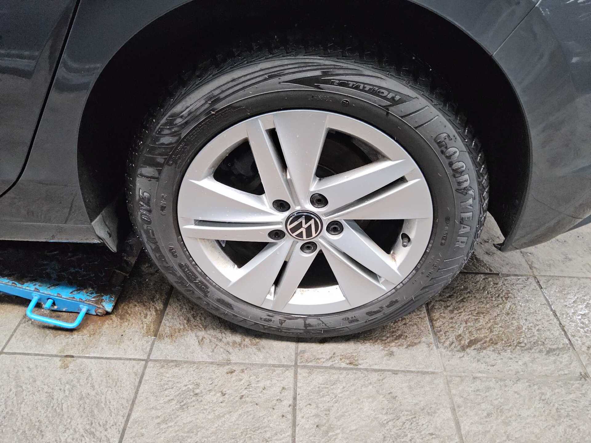 Volkswagen Golf-8 2.0 TDI Life Navi LED AID ACC PDC 11