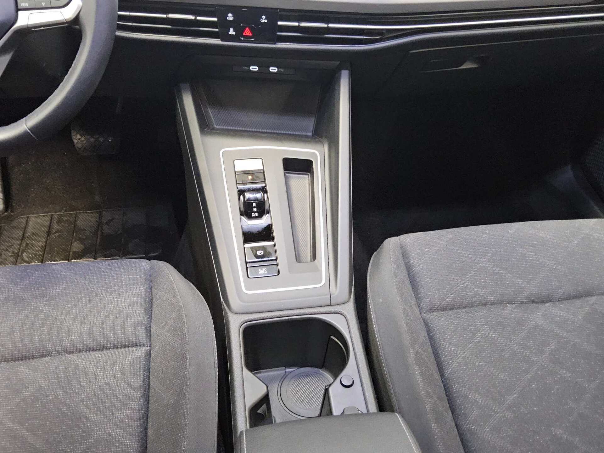 Volkswagen Golf-8 2.0 TDI Life Navi LED AID ACC PDC 6