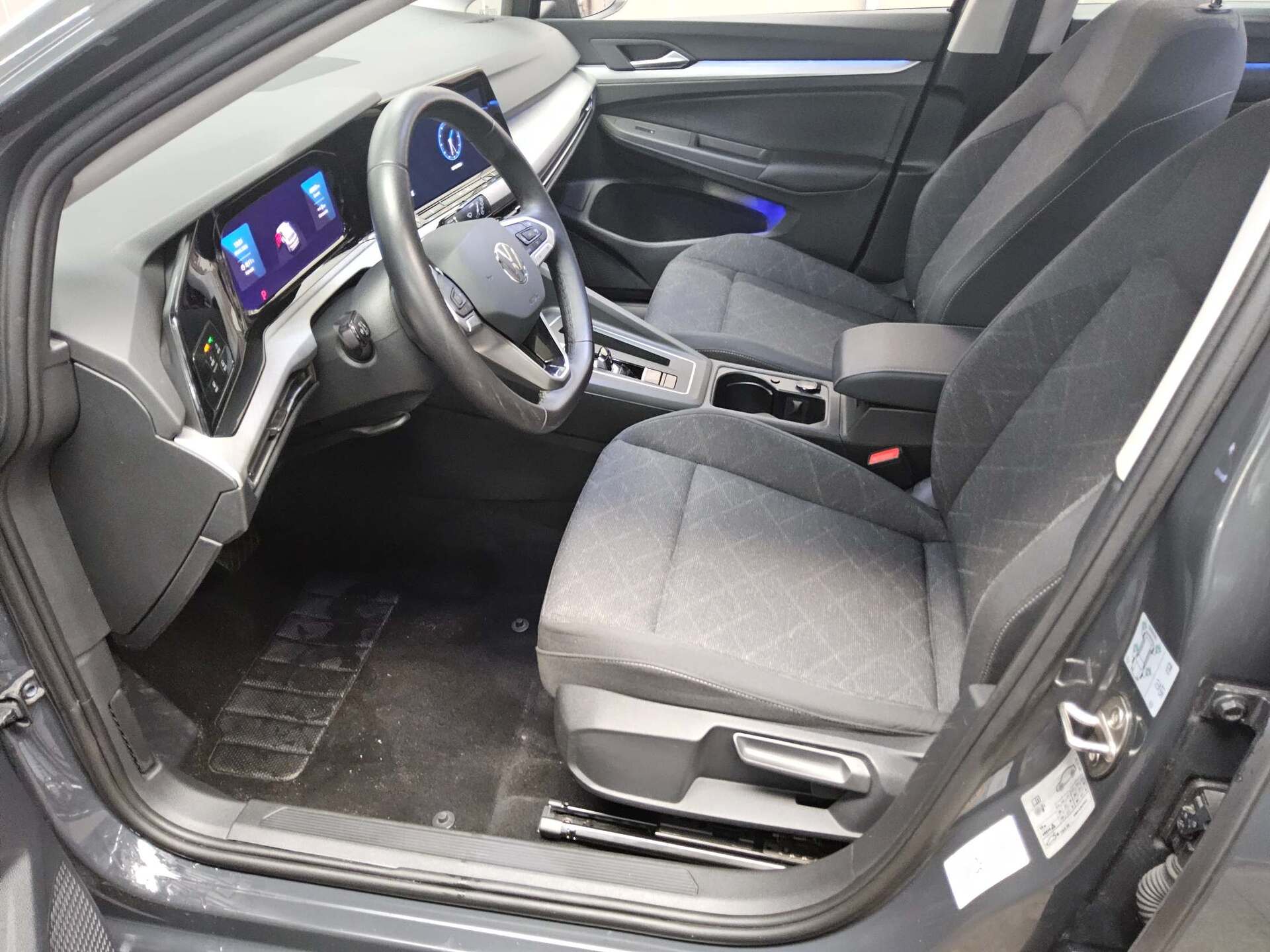 Volkswagen Golf-8 2.0 TDI Life Navi LED AID ACC PDC 9