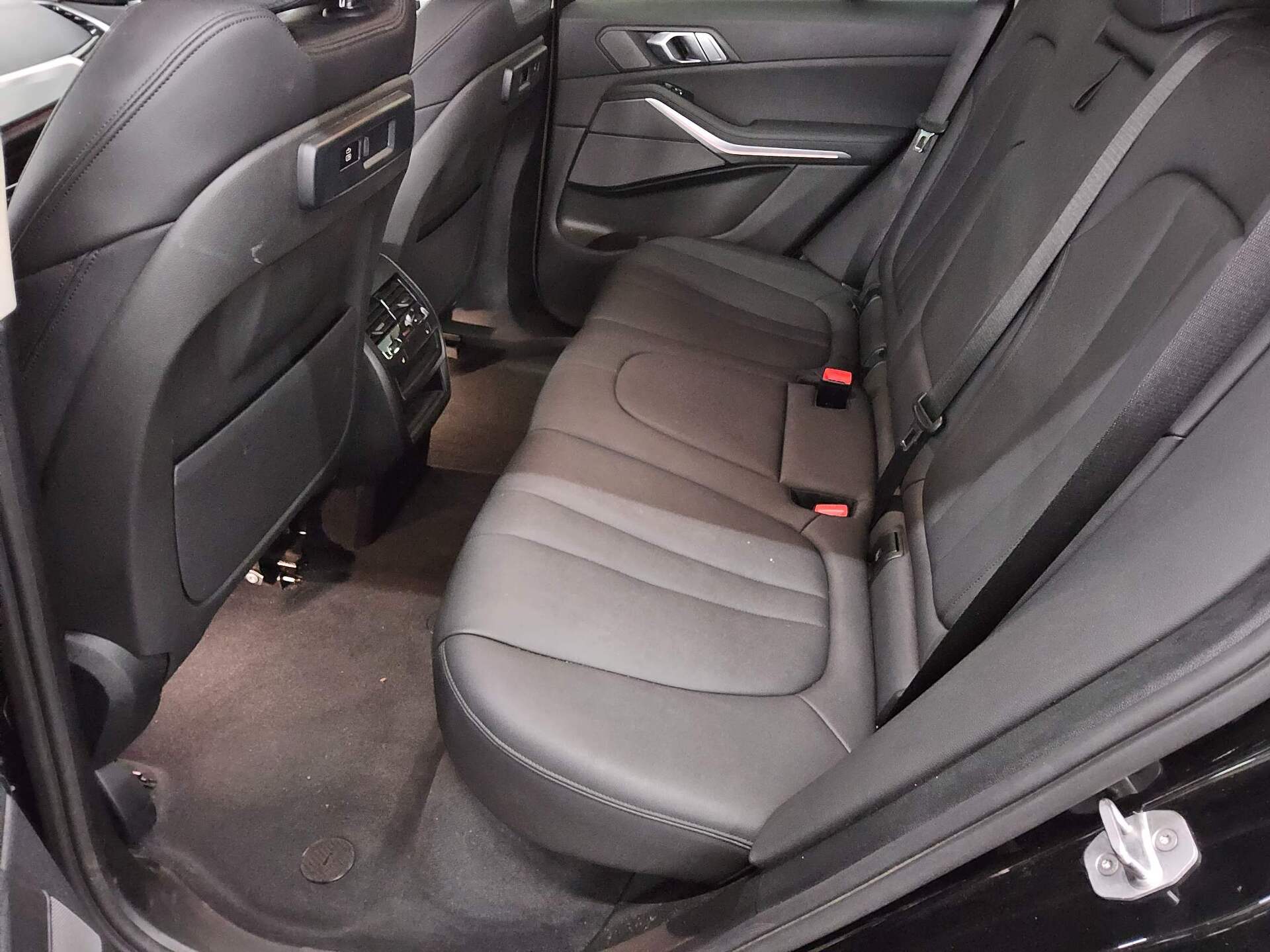 BMW X5 xDrive25d Leder Navi LED LC prof. H-K AHK 13