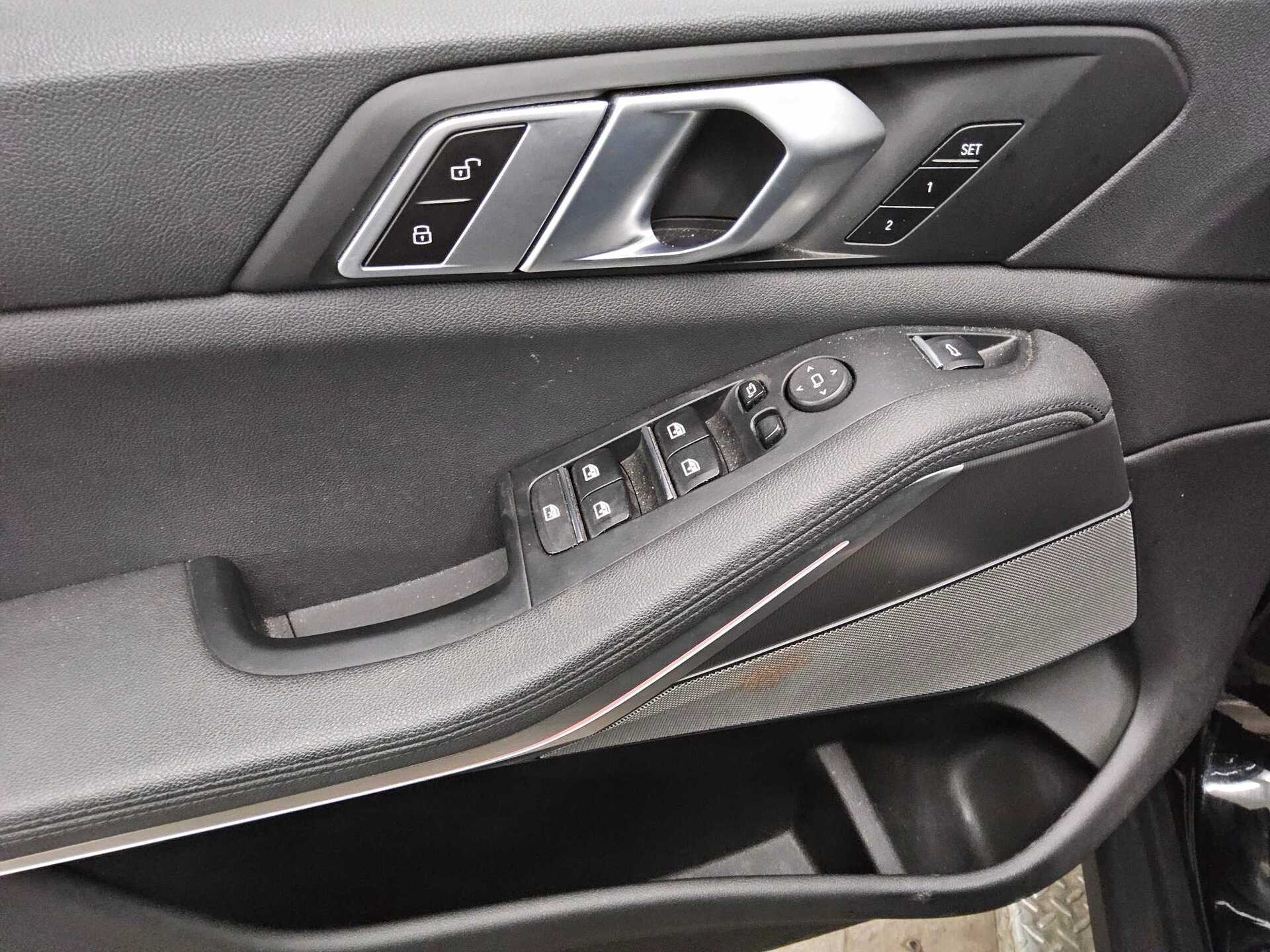 BMW X5 xDrive25d Leder Navi LED LC prof. H-K AHK 10