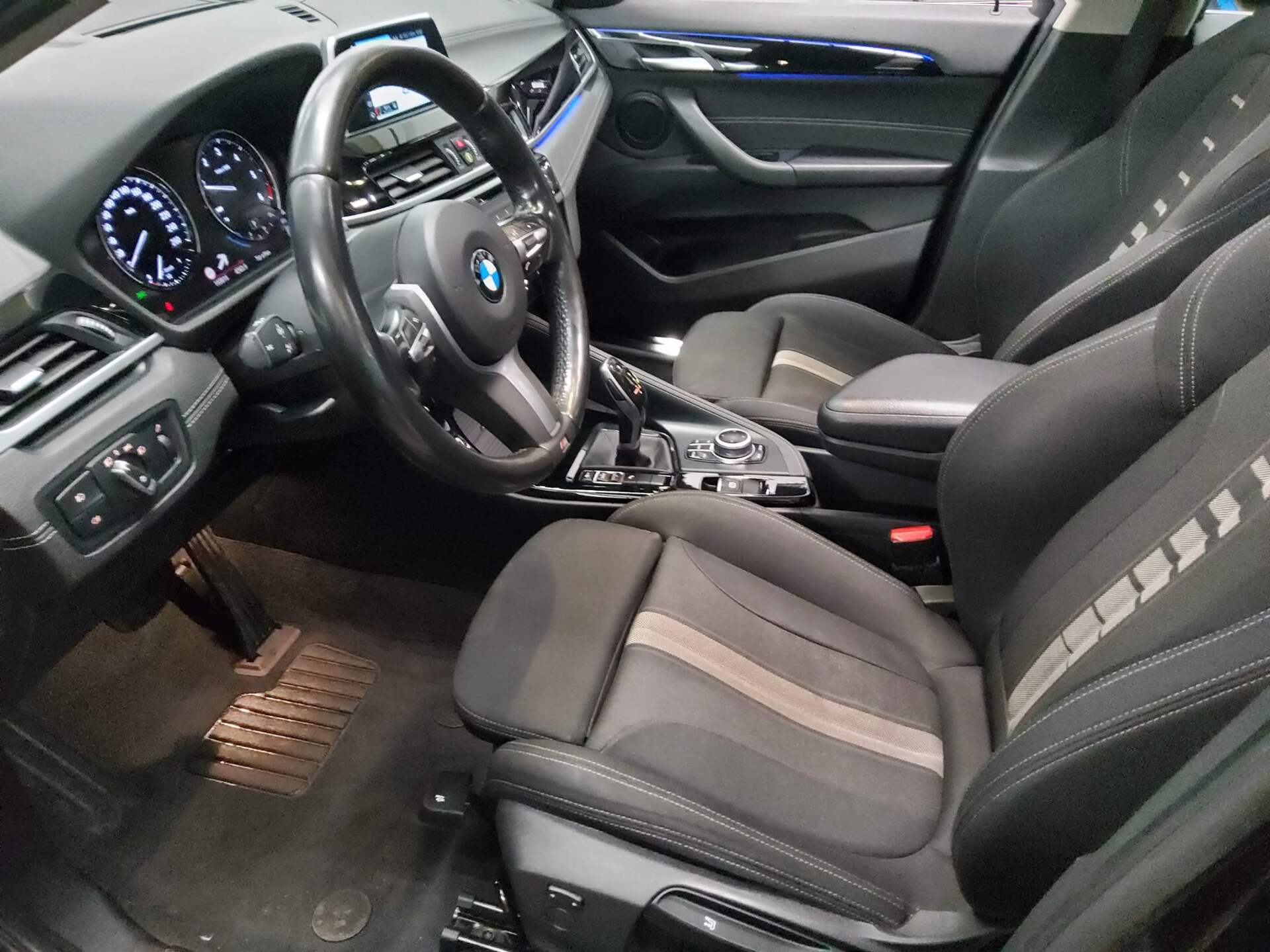 BMW X2 sDrive18d Navi LED Pano Sportsitze 8