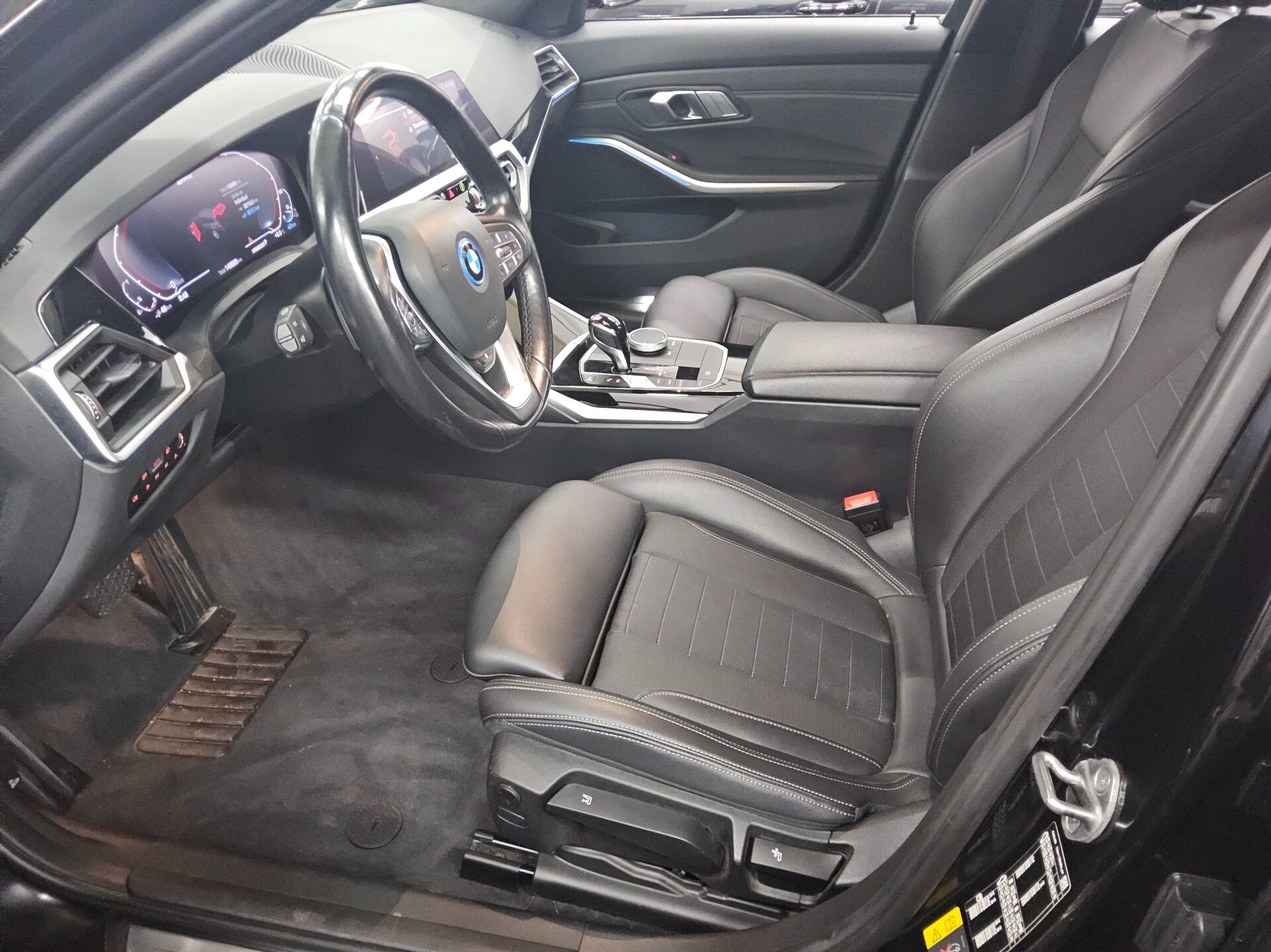 BMW 330e Touring xDr Sport-Line Nav Laser LC-Pro HuD 9