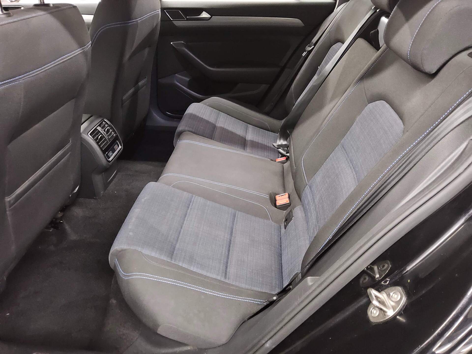 Volkswagen Passat Var. GTE 1.4 TSI Navi LED RFK AHK ACC 13