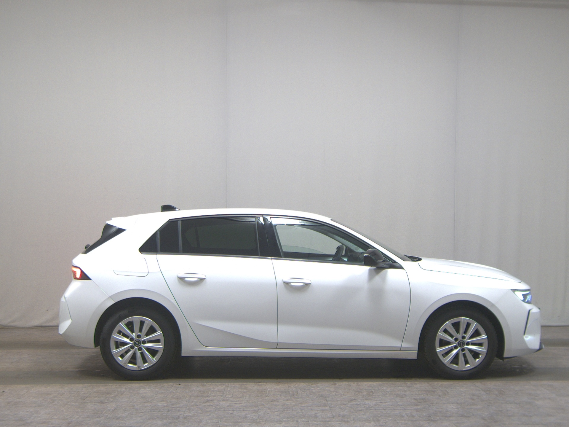 Opel Astra 1.2 Turbo Business Ed. Navi LED RFK