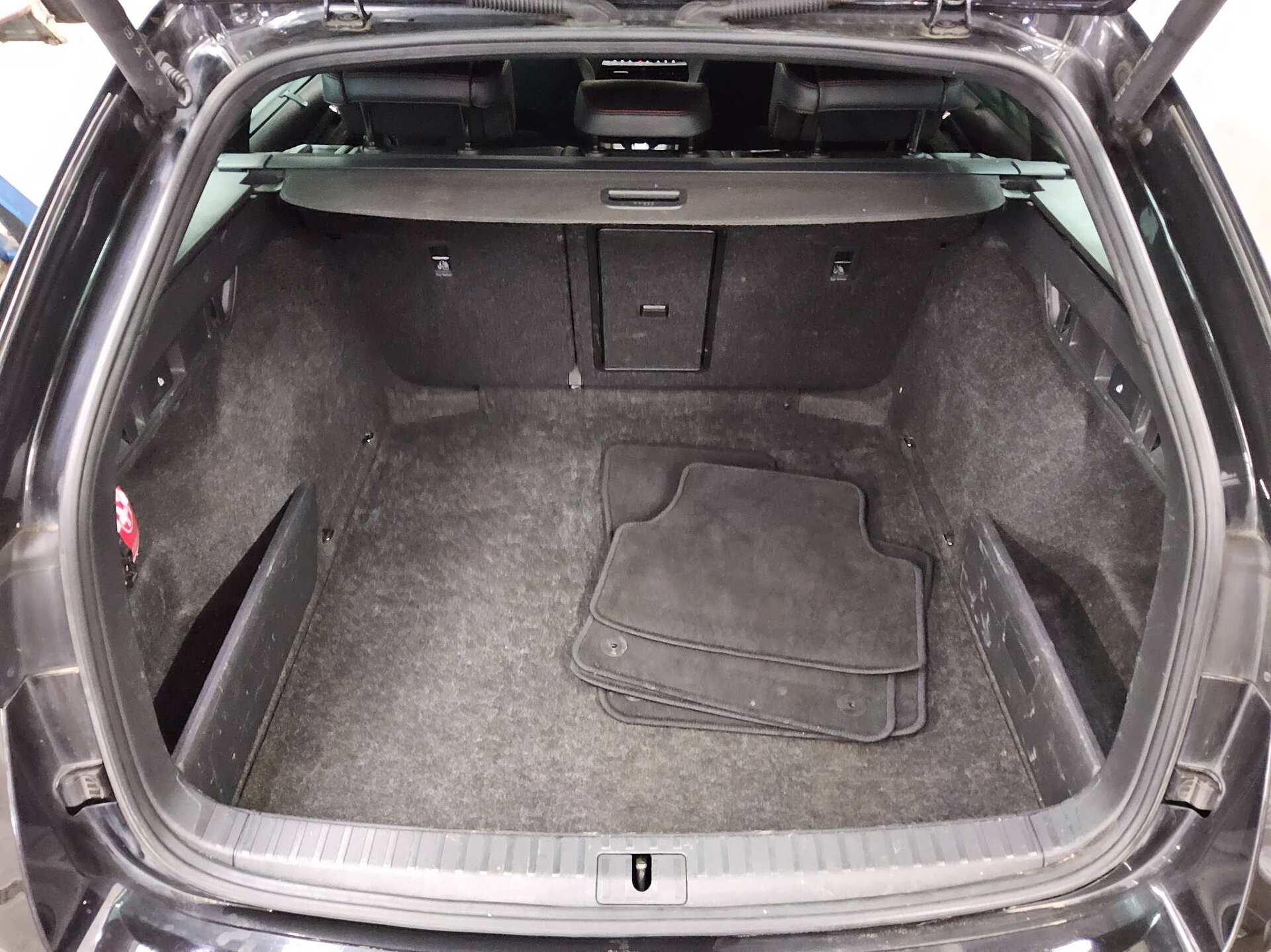 Skoda Octavia Kombi 2.0 TDI RS DCC Navi LED vc HuD RfK 13