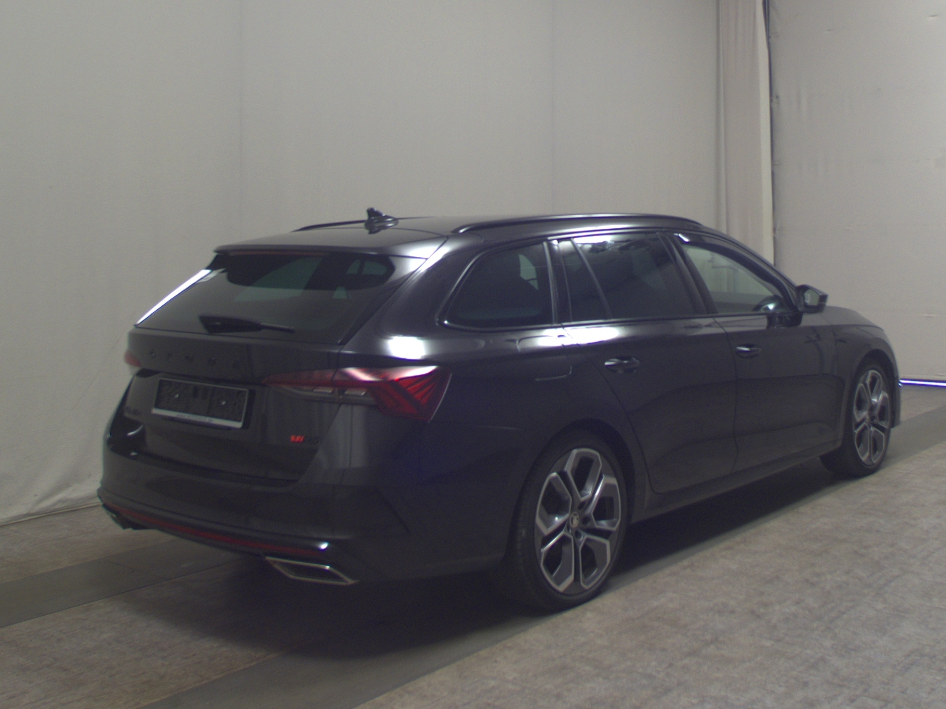 Skoda Octavia Kombi 2.0 TDI RS DCC Navi LED vc HuD RfK 4