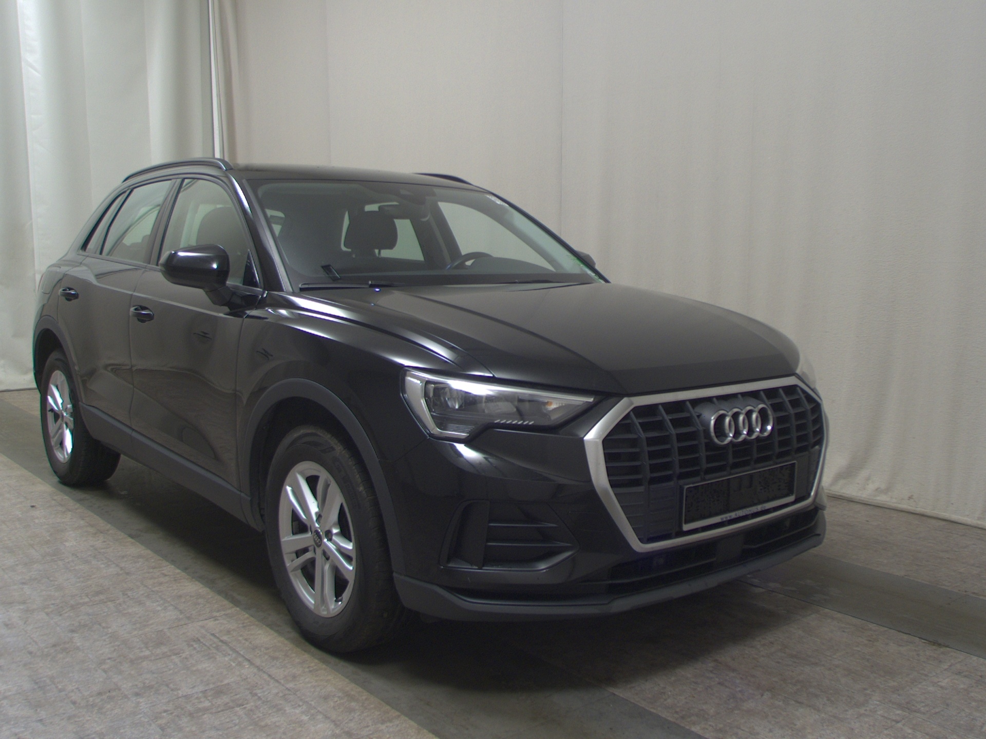 Audi Q3 35 TDI Navi+ LED vc PDC Shz 3