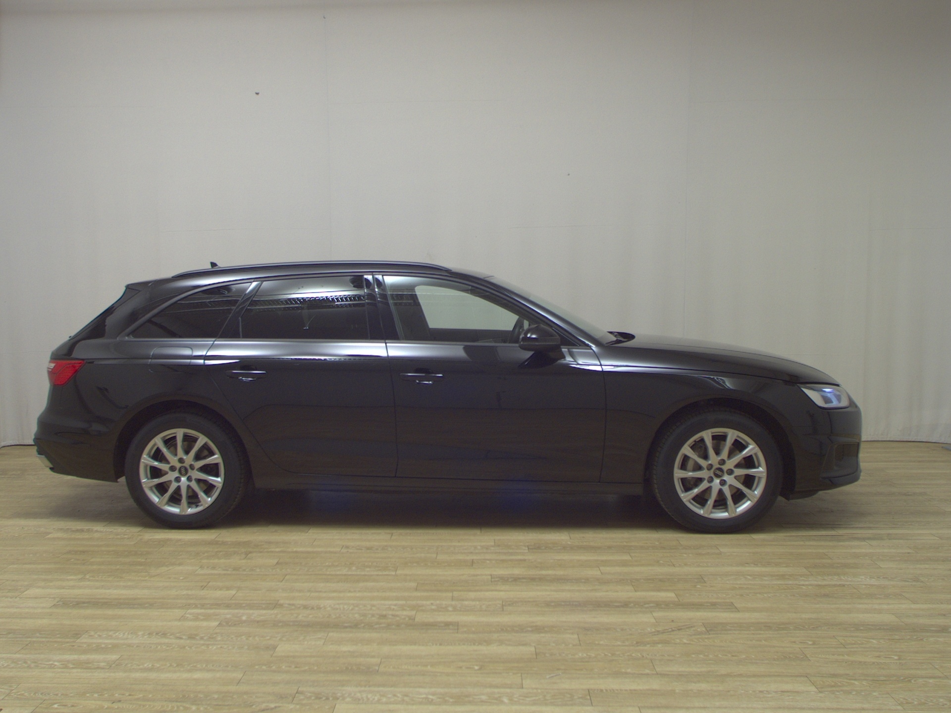 Audi A4 Avant 40 TDI Qu. Leder Navi LED Shz ACC AHK