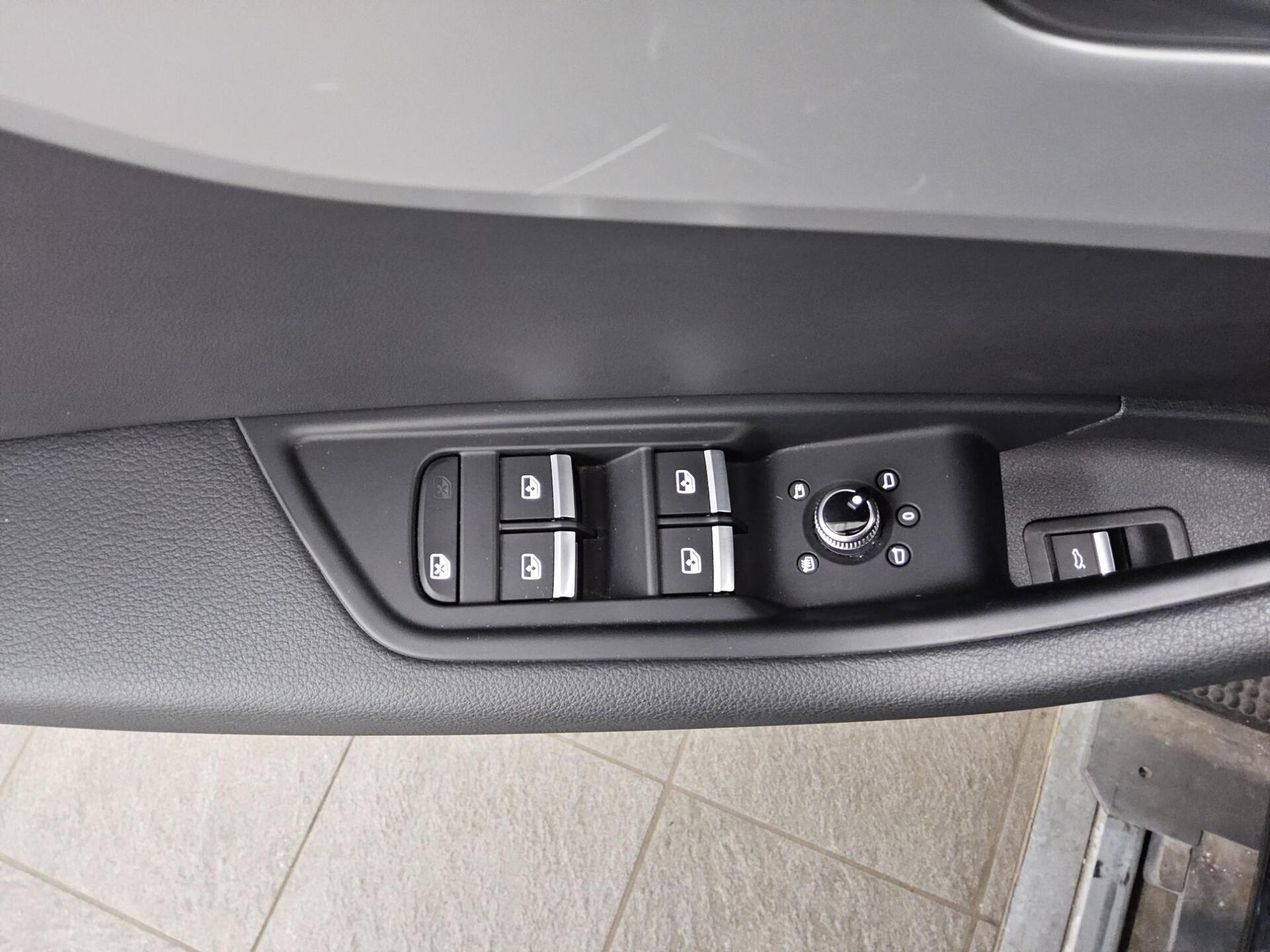 Audi A4 Avant 40 TDI Qu. Leder Navi LED Shz ACC AHK 9