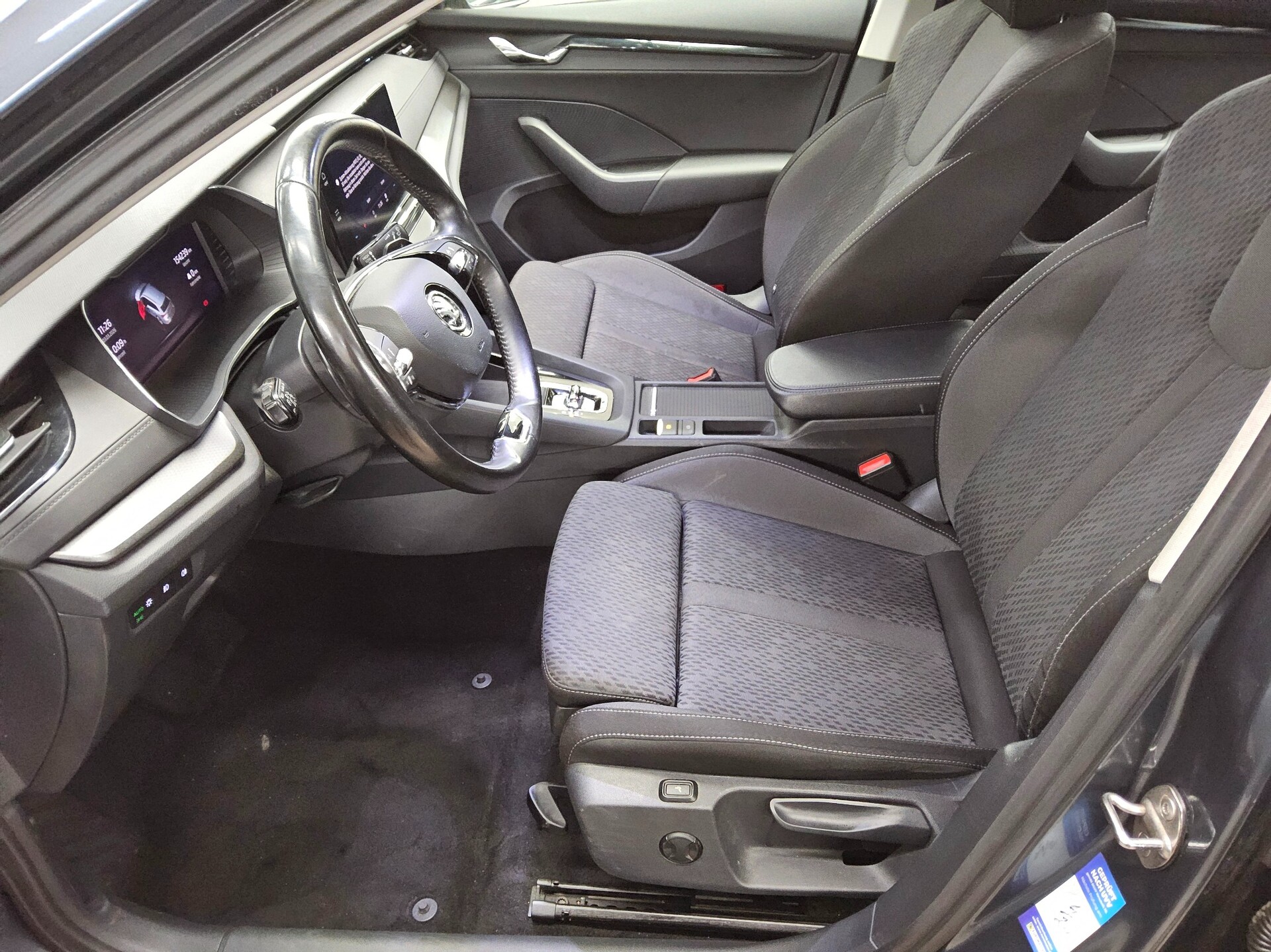 Skoda Octavia Kombi 2.0 TDI Ambition Navi LED vc PDC 9