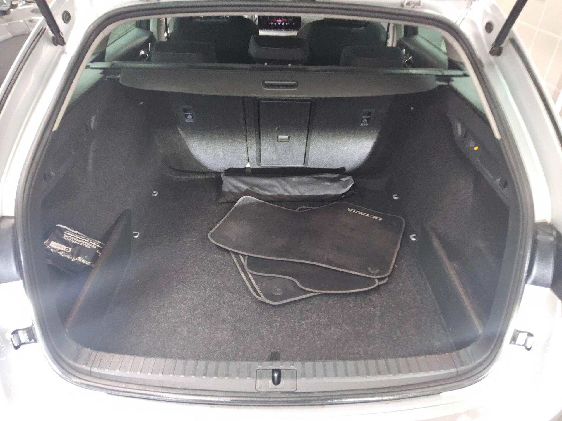 Skoda Octavia Kombi 2.0 TDI Ambition Navi LED vc AHK 12