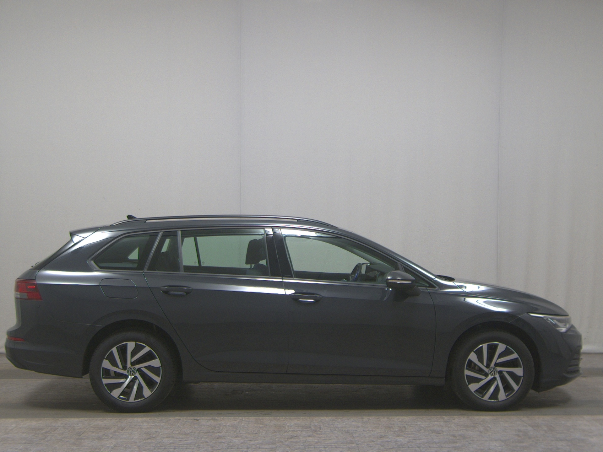 Volkswagen Golf-8 Var. 2.0 TDI Life Navi LED AID H/K Sound