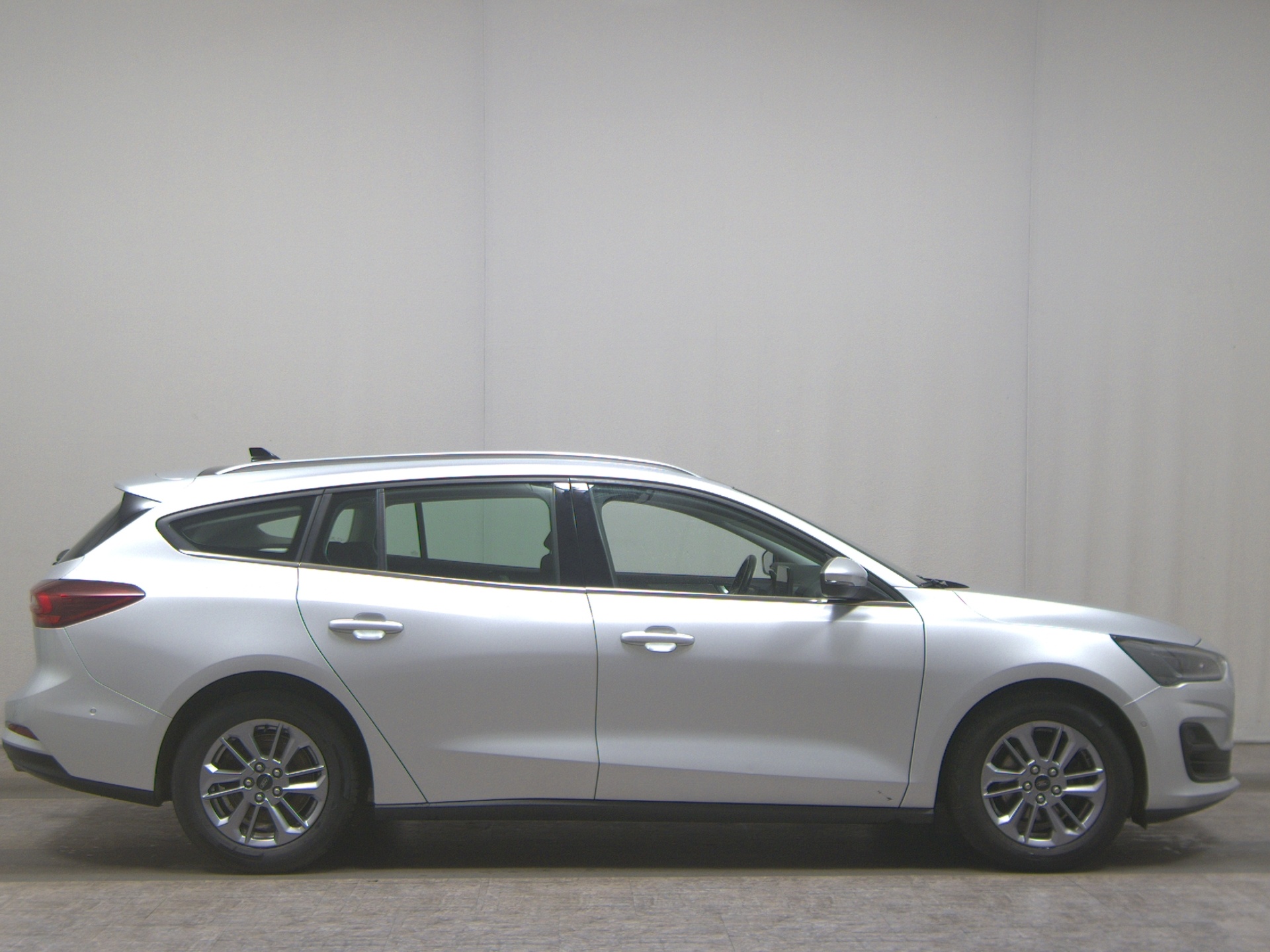Ford Focus Turnier 1.5 EB Titanium Navi LED Pano AHK