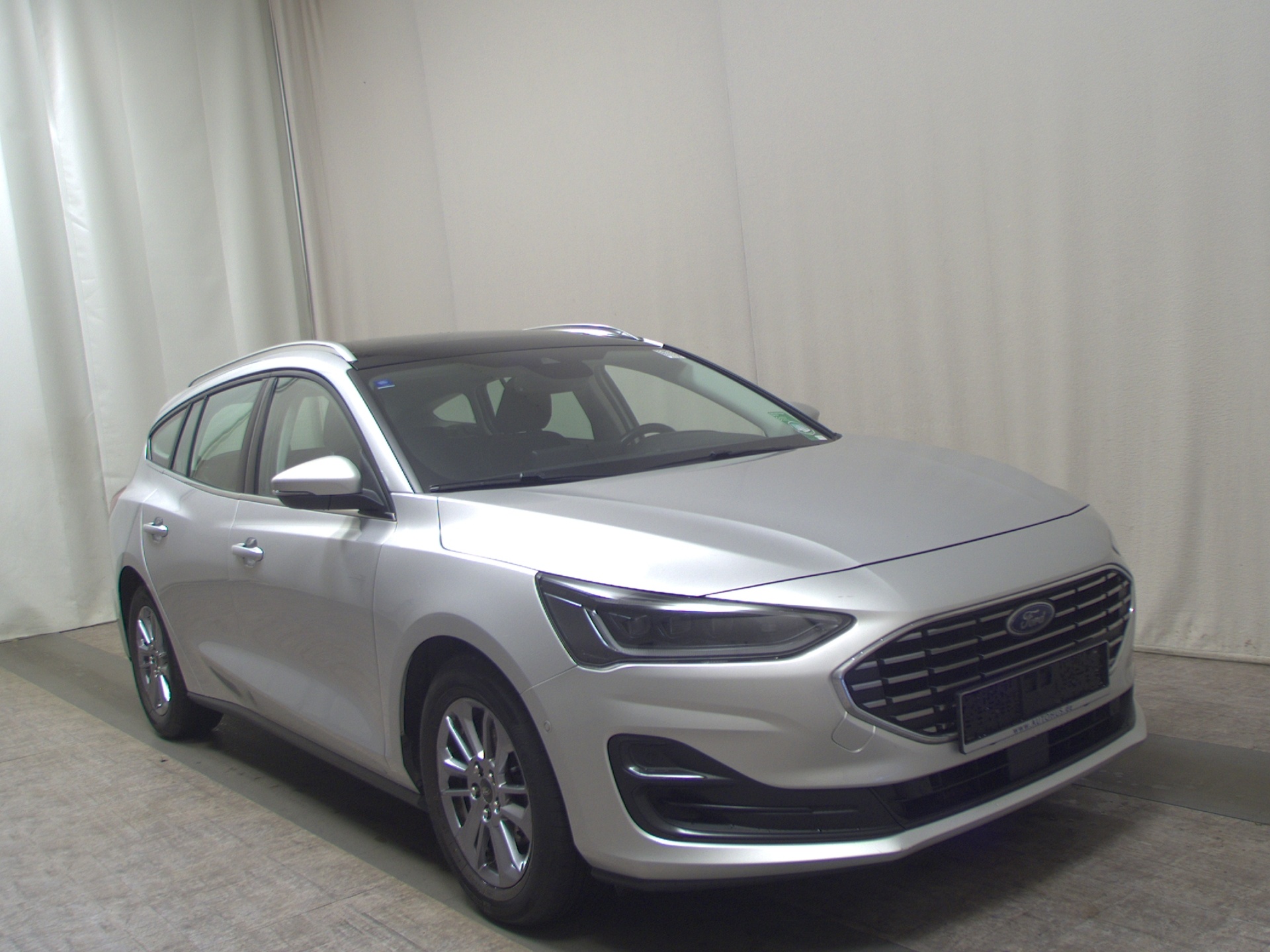 Ford Focus Turnier 1.5 EB Titanium Navi LED Pano AHK 3