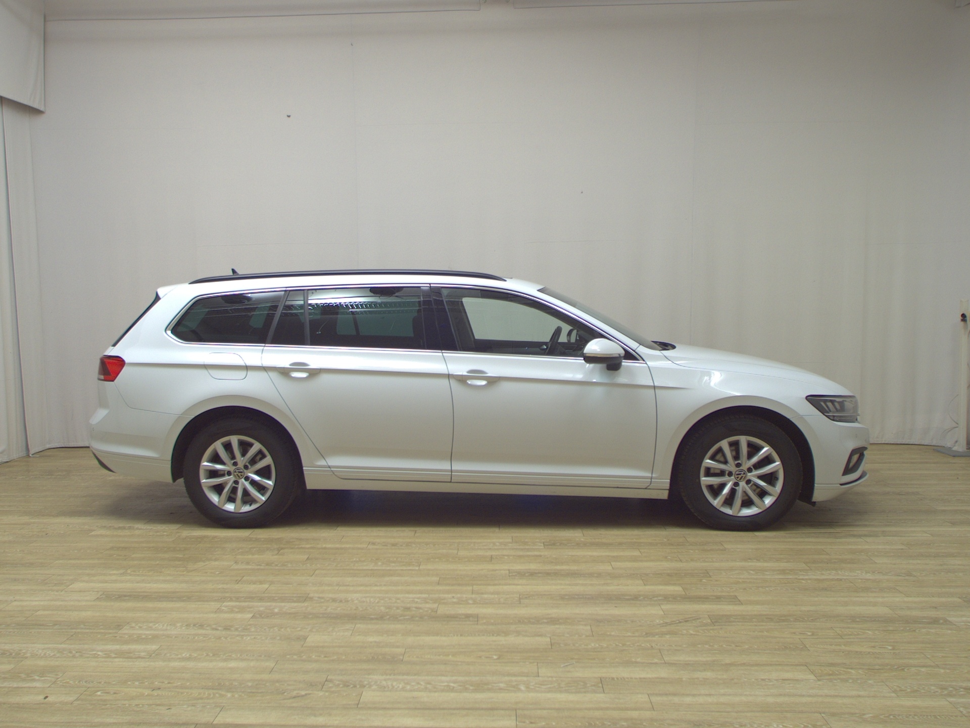 Volkswagen Passat Var. 2.0 TDI Business Navi Pano RFK AHK