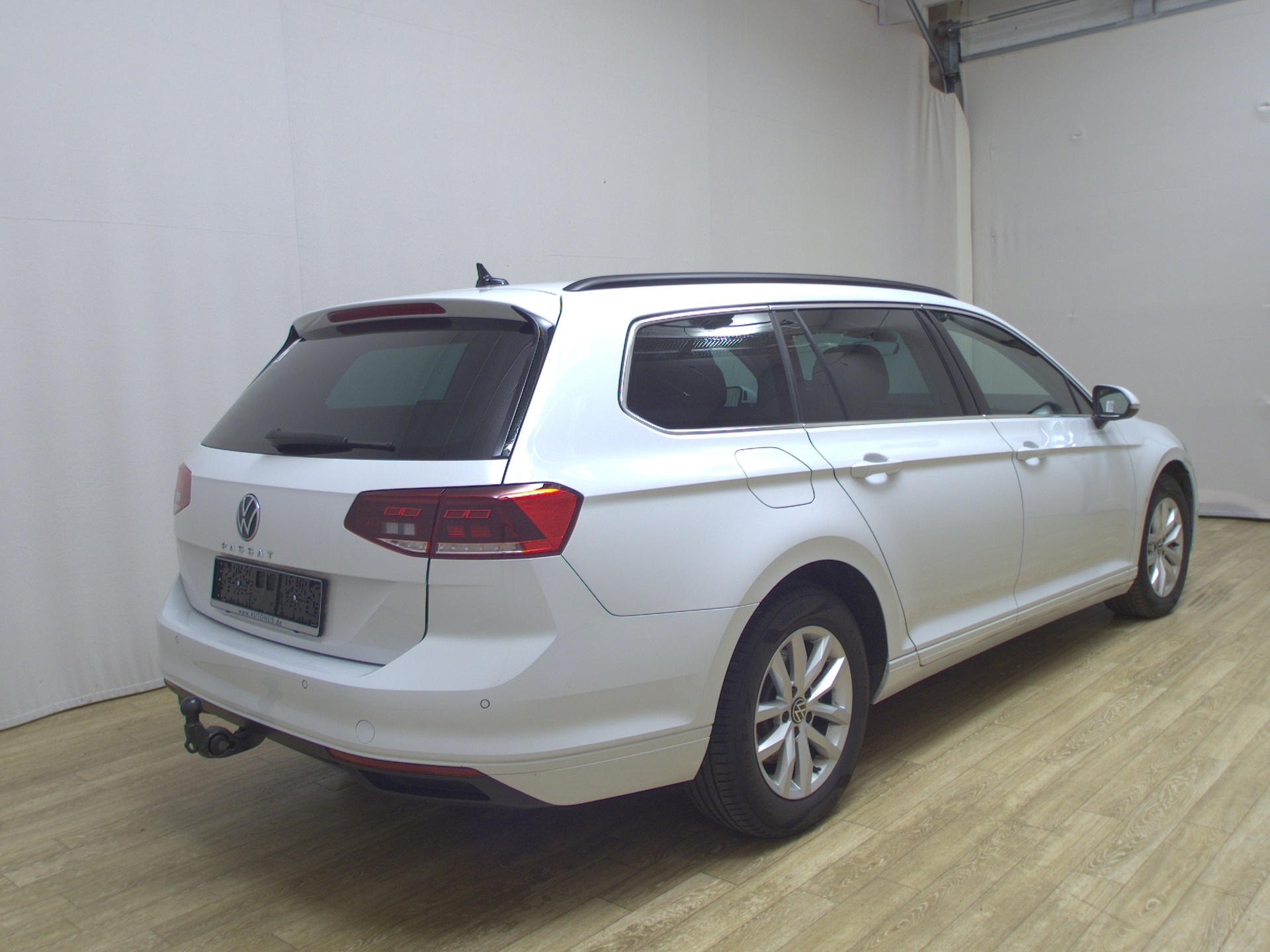 Volkswagen Passat Var. 2.0 TDI Business Navi Pano RFK AHK 4