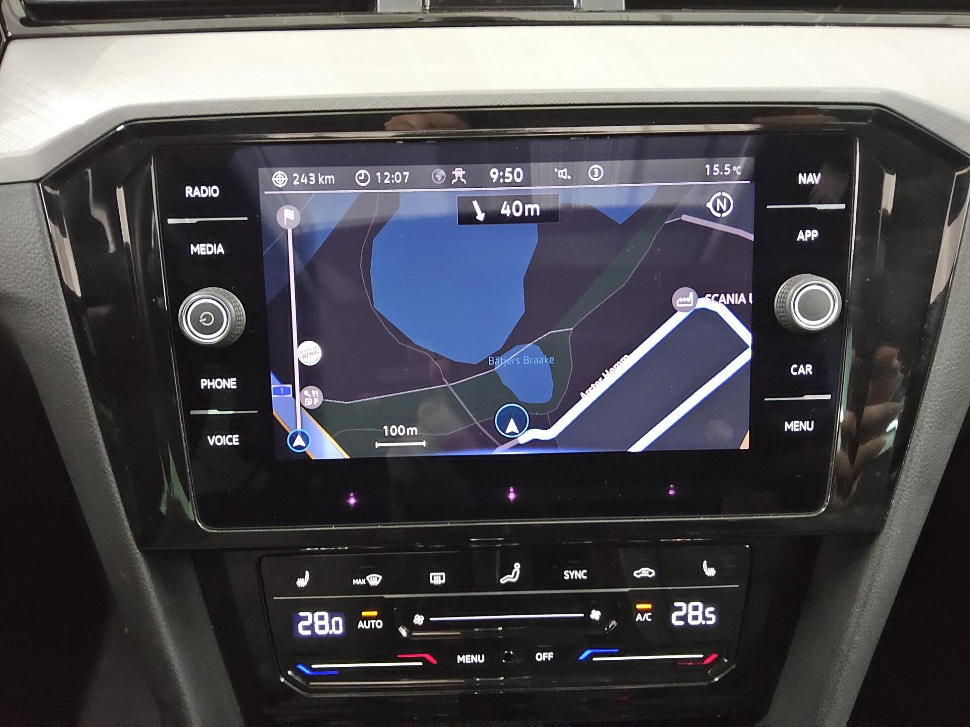 Volkswagen Passat Var. 2.0 TDI Business Navi Pano RFK AHK 7