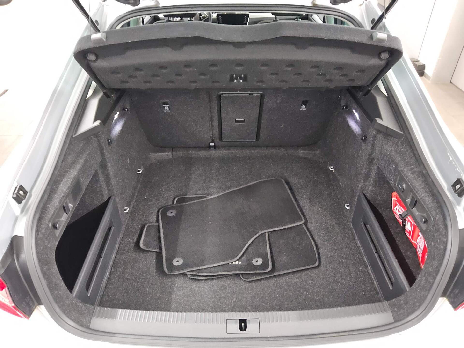 Skoda Superb 2.0 TDI Ambition Navi LED vc Pano RFK 14