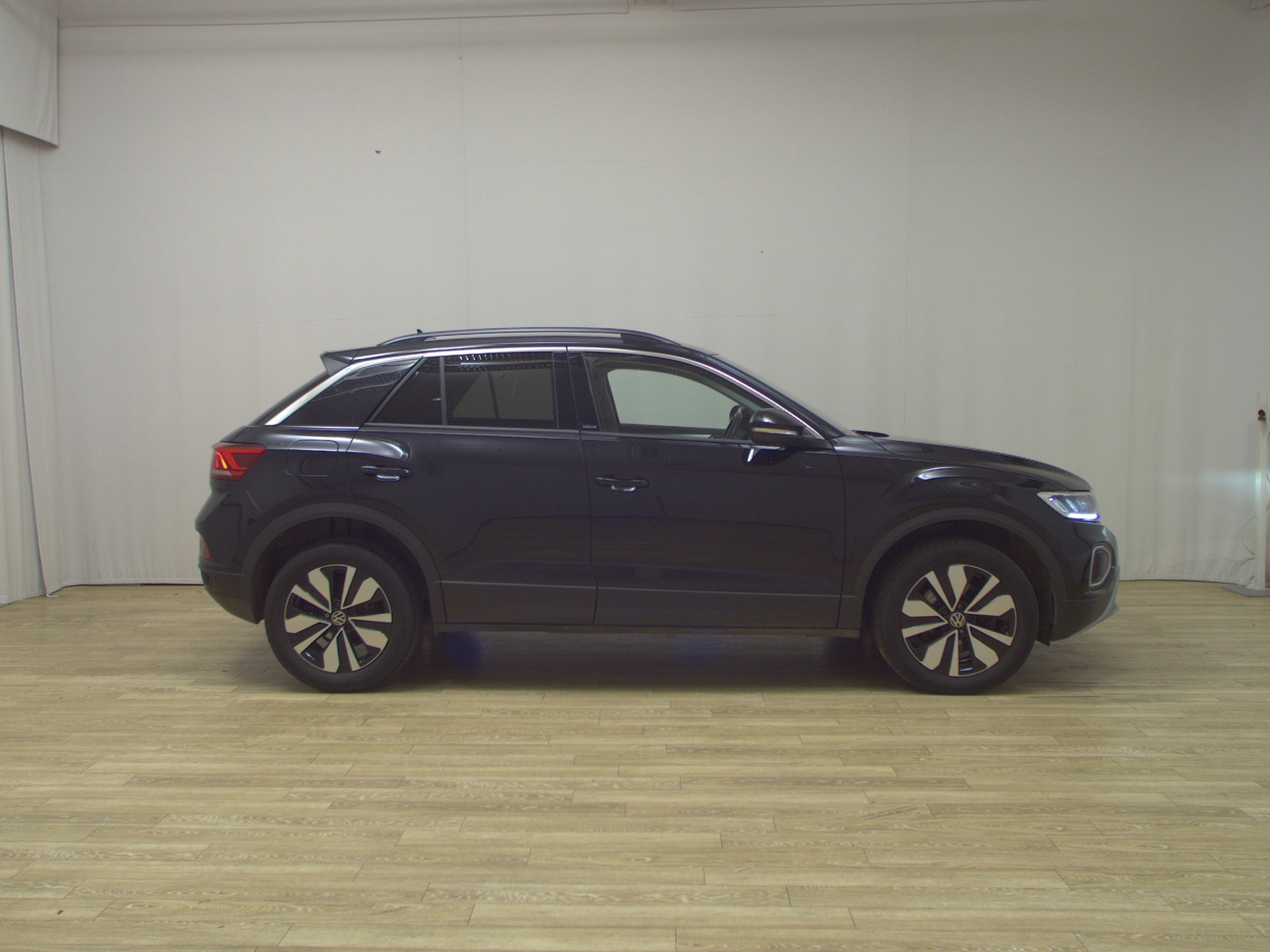 Volkswagen T-Roc 2.0 TDI Move Navi LED DC ACC Shz PDC
