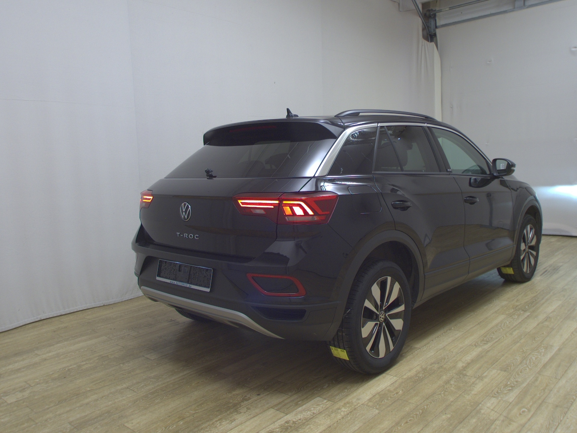 Volkswagen T-Roc 2.0 TDI Move Navi LED DC ACC Shz PDC 4