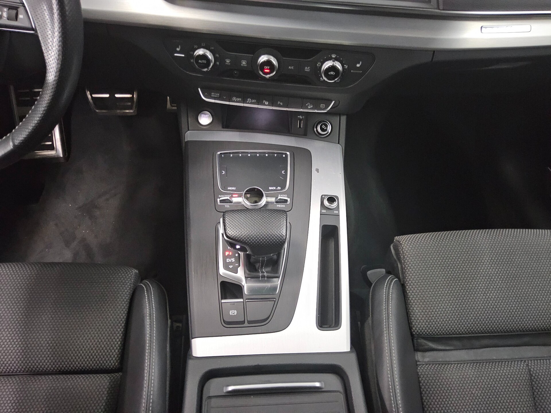 Audi Q5 40 TDI Qu. S-Line T-Leder Navi+ vc B&O Xenon 6