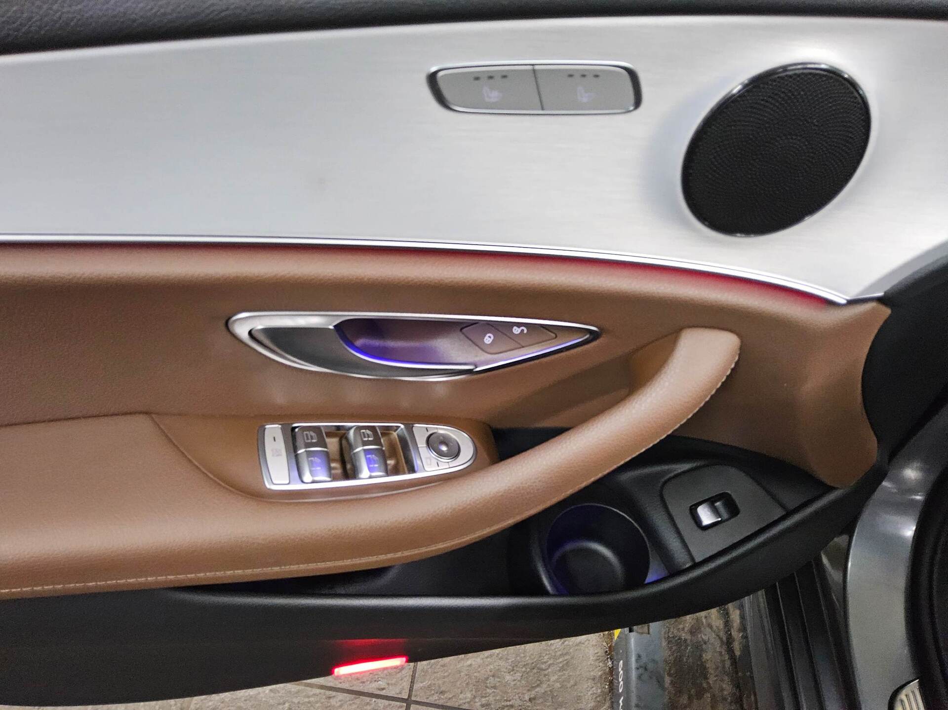 Mercedes-Benz E 300 T de AMG-Line Leder MBUX Widesc. 360° AHK 10