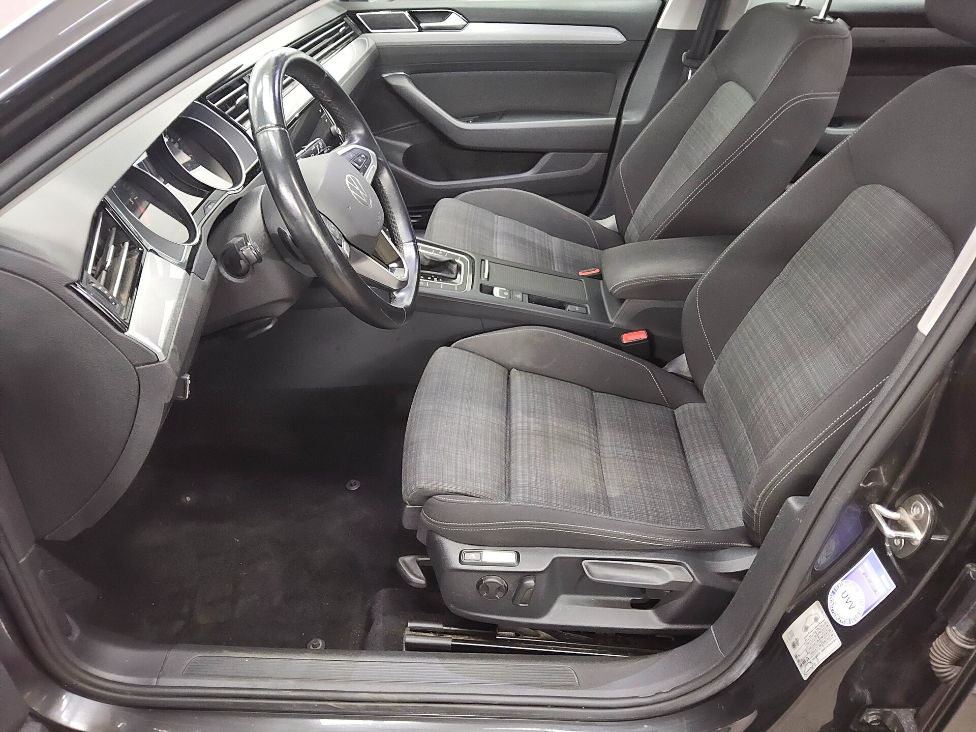 Volkswagen Passat Var. 2.0 TDI Business Navi LED ACC RfK 8