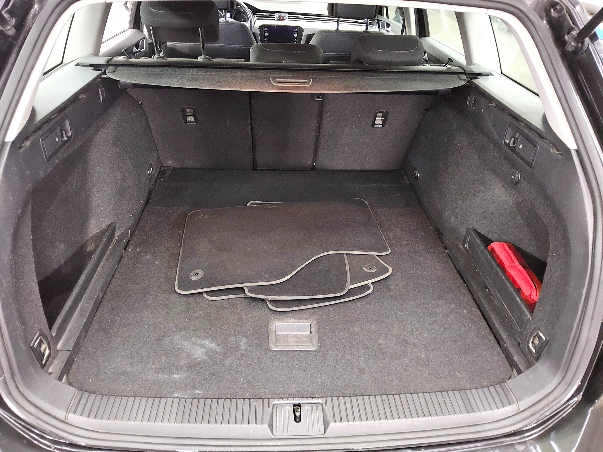 Volkswagen Passat Var. 2.0 TDI Business Navi LED ACC RfK 11