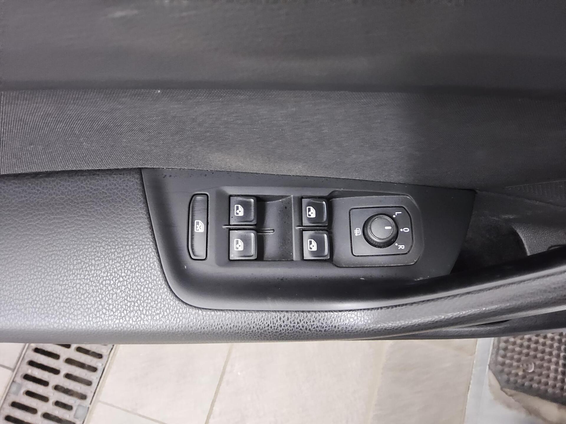 Volkswagen Passat Var. 2.0 TDI 4M Business Navi LED AID ACC 10