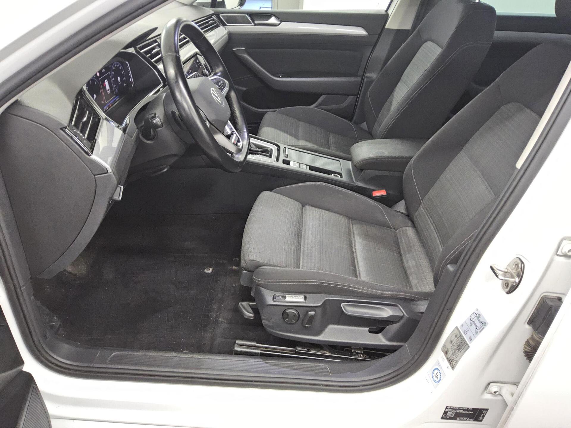 Volkswagen Passat Var. 2.0 TDI 4M Business Navi LED AID ACC 9