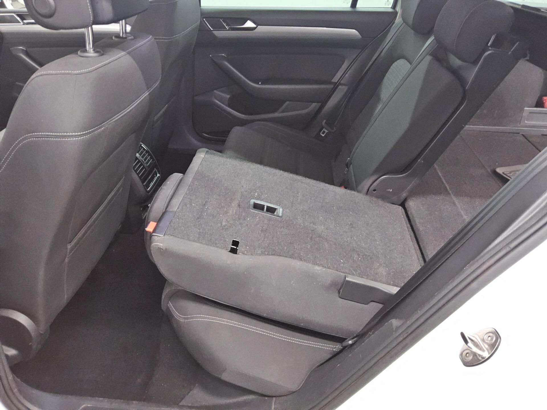 Volkswagen Passat Var. 2.0 TDI 4M Business Navi LED AID ACC 13