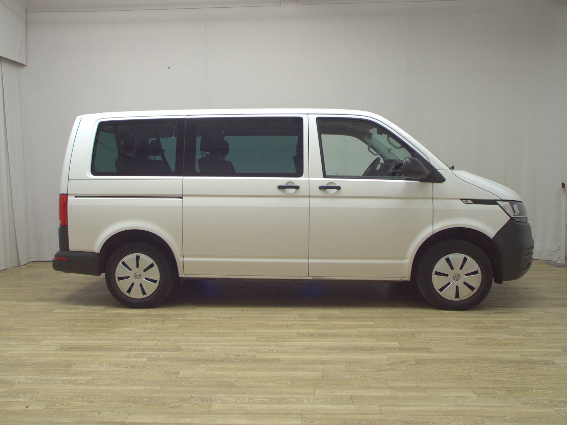 Volkswagen T6 Transporter 2.0 TDI DSG 9-Sitze Navi PDC AHK