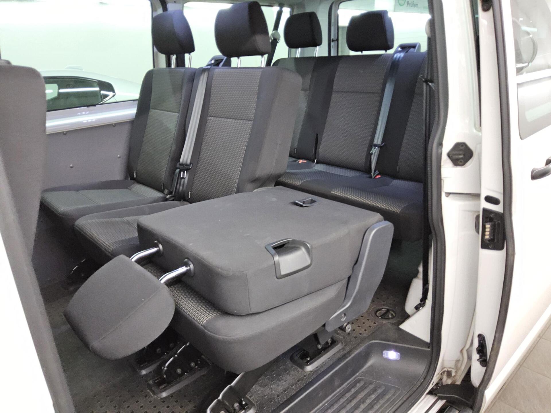 Volkswagen T6 Transporter 2.0 TDI DSG 9-Sitze Navi PDC AHK 12