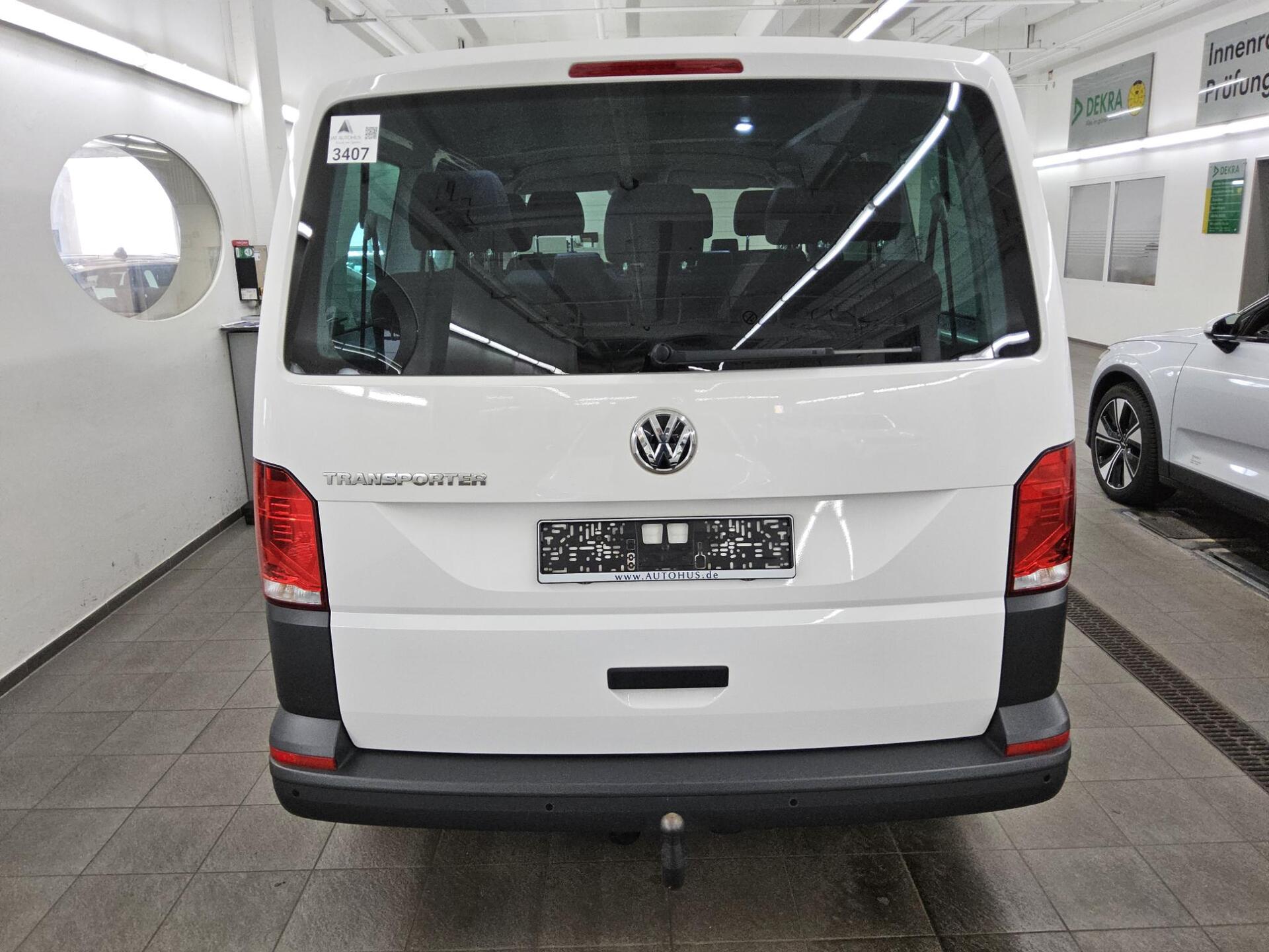 Volkswagen T6 Transporter 2.0 TDI DSG 9-Sitze Navi PDC AHK 10