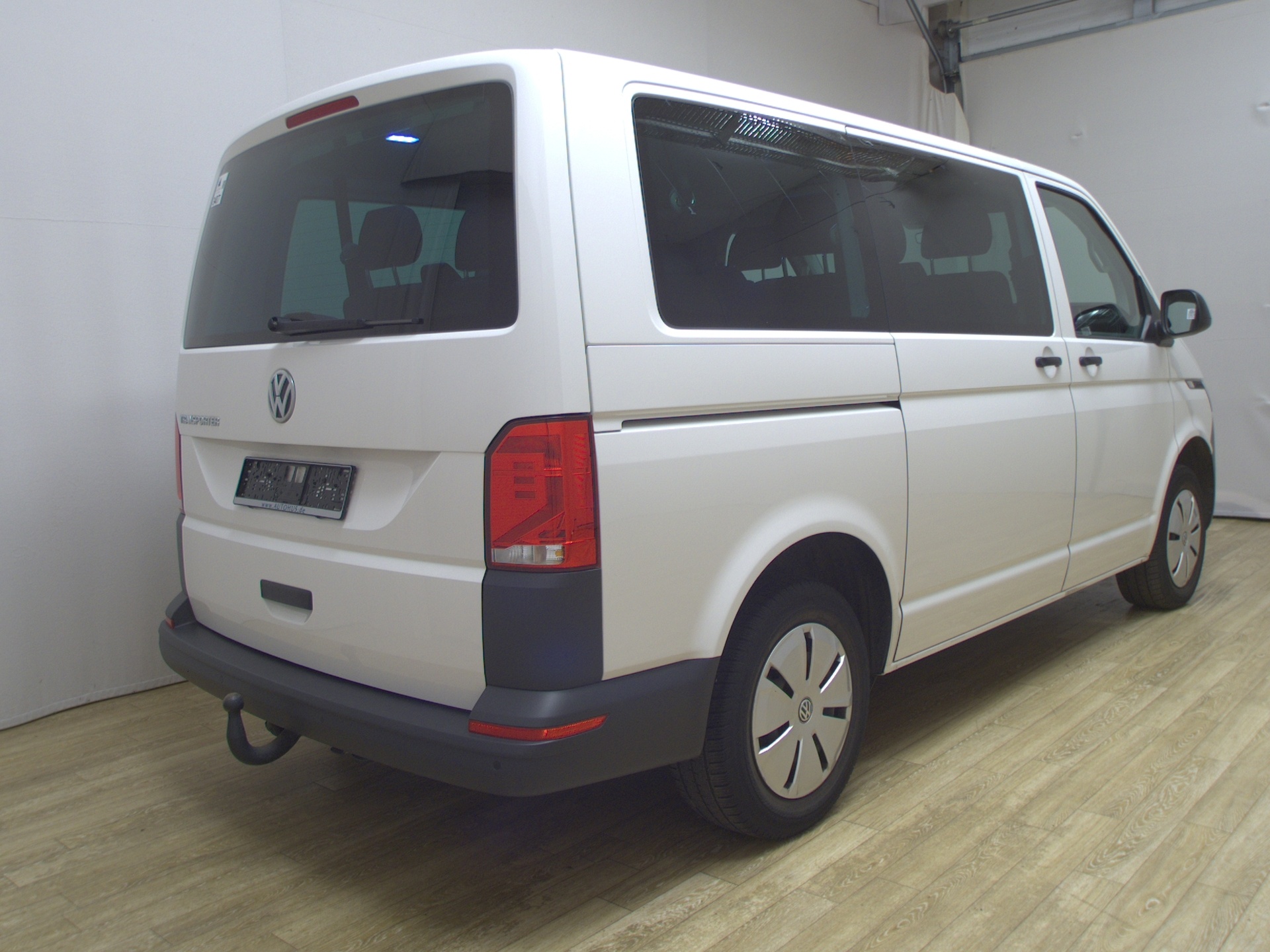 Volkswagen T6 Transporter 2.0 TDI DSG 9-Sitze Navi PDC AHK 4