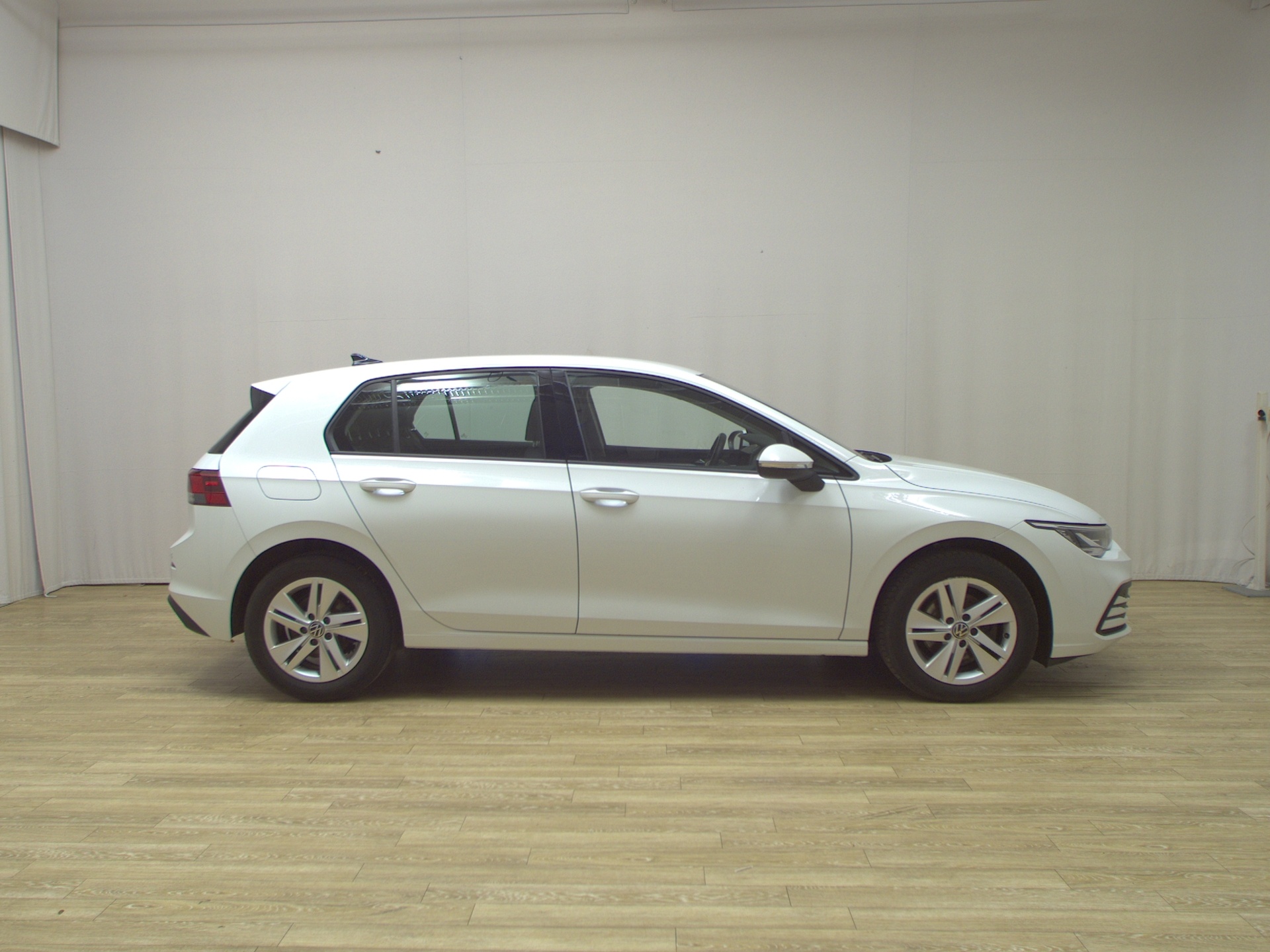 Volkswagen Golf-8 2.0 TDI Life Navi LED AID Shz PDC