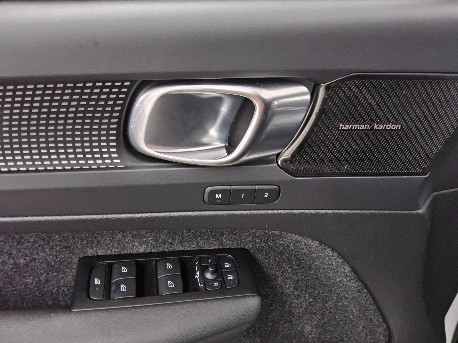 Volvo XC40 B4 R-Design Navi LED Leder 360° H-K Memory 10