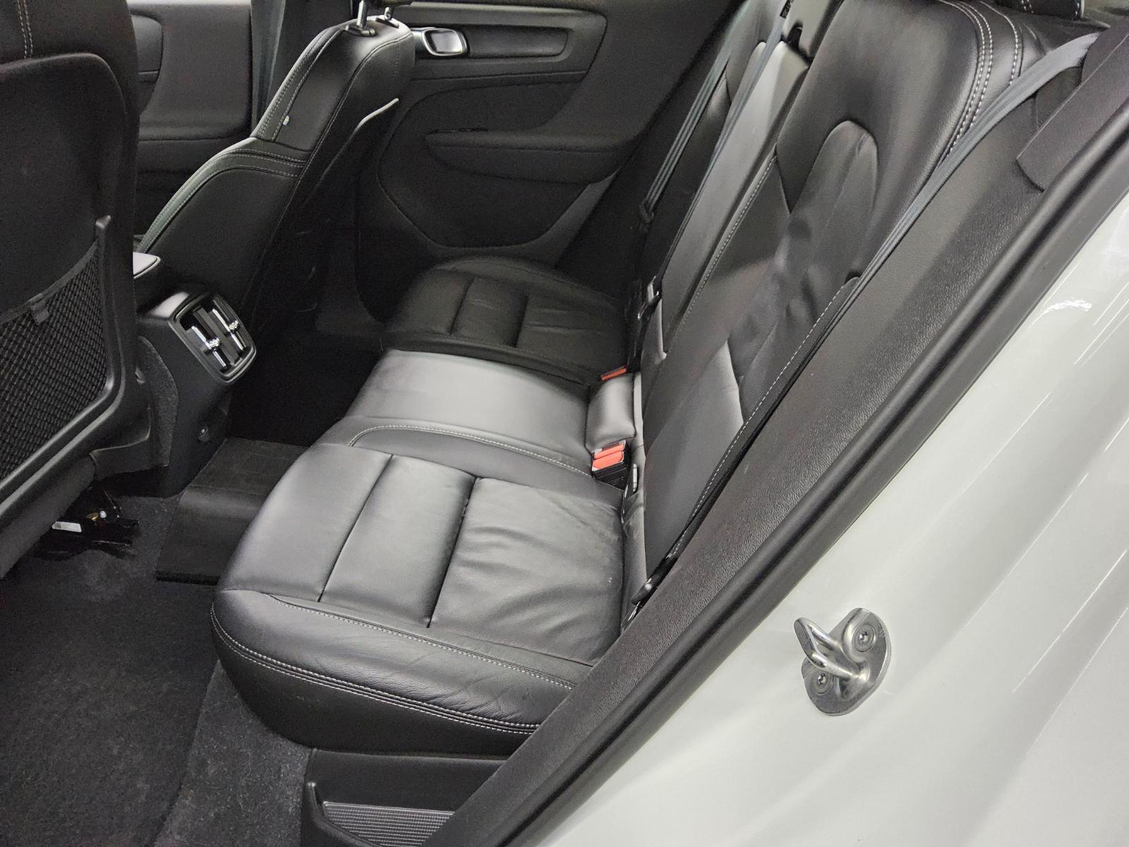 Volvo XC40 B4 R-Design Navi LED Leder 360° H-K Memory 13