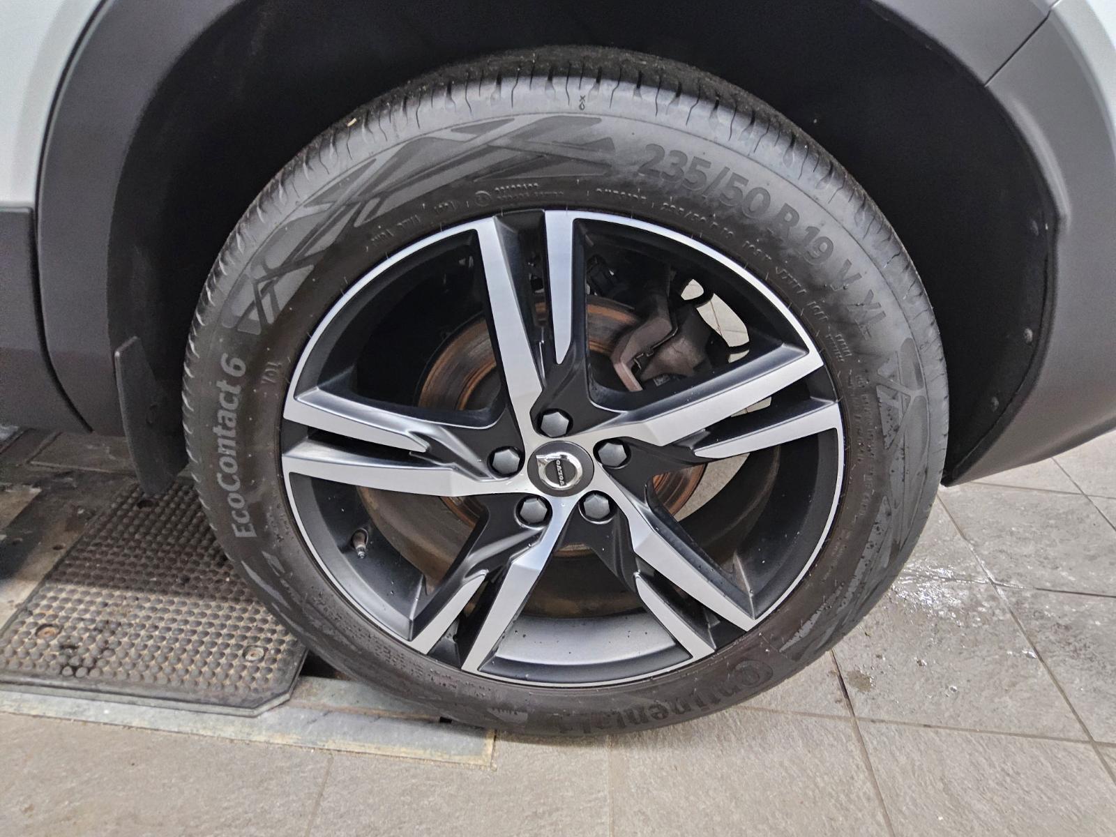 Volvo XC40 B4 R-Design Navi LED Leder 360° H-K Memory 11