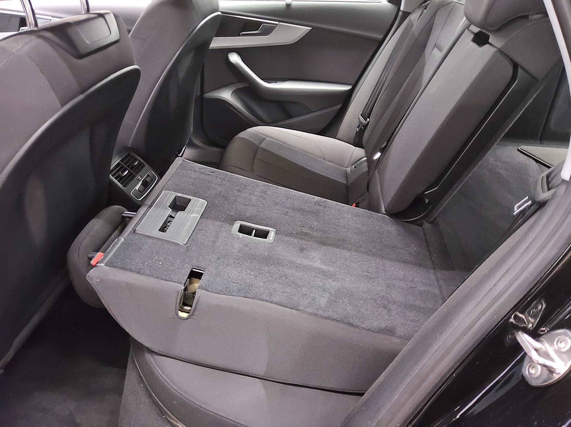 Audi A4 Avant 35 TDI advanced Navi+ Matrix PDC Shz 12