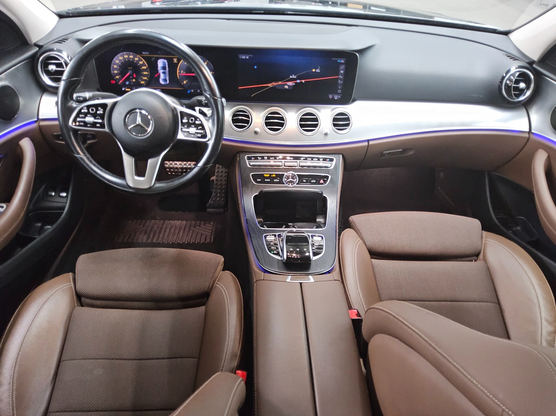 Mercedes-Benz E 220 d Avantgarde Navi LED AHK Distronic+ RfK 5