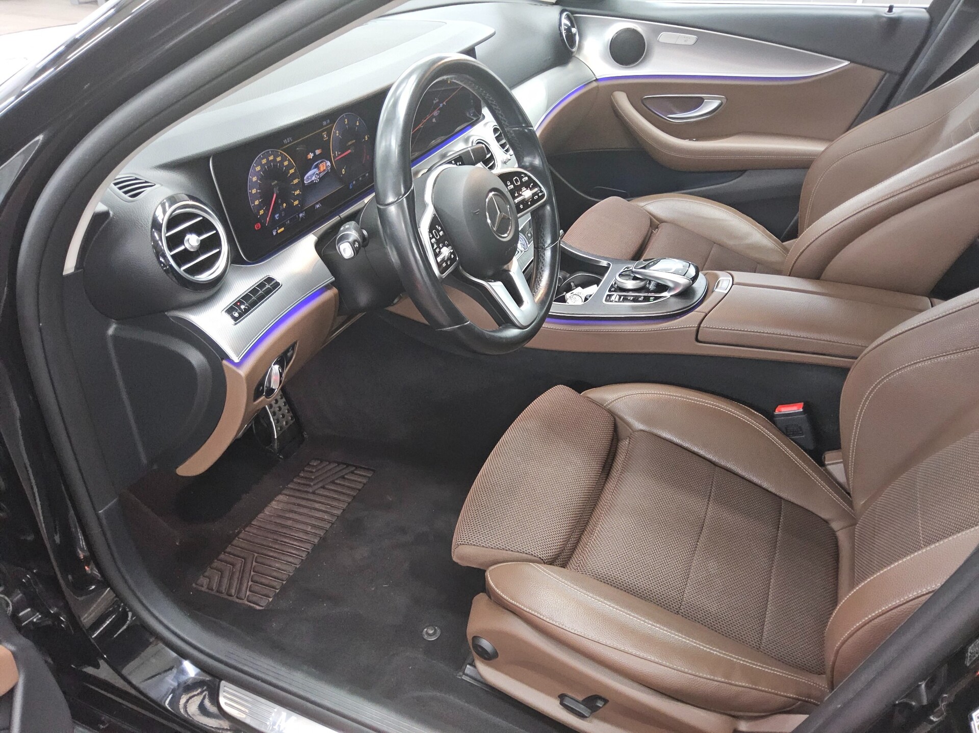 Mercedes-Benz E 220 d Avantgarde Navi LED AHK Distronic+ RfK 8